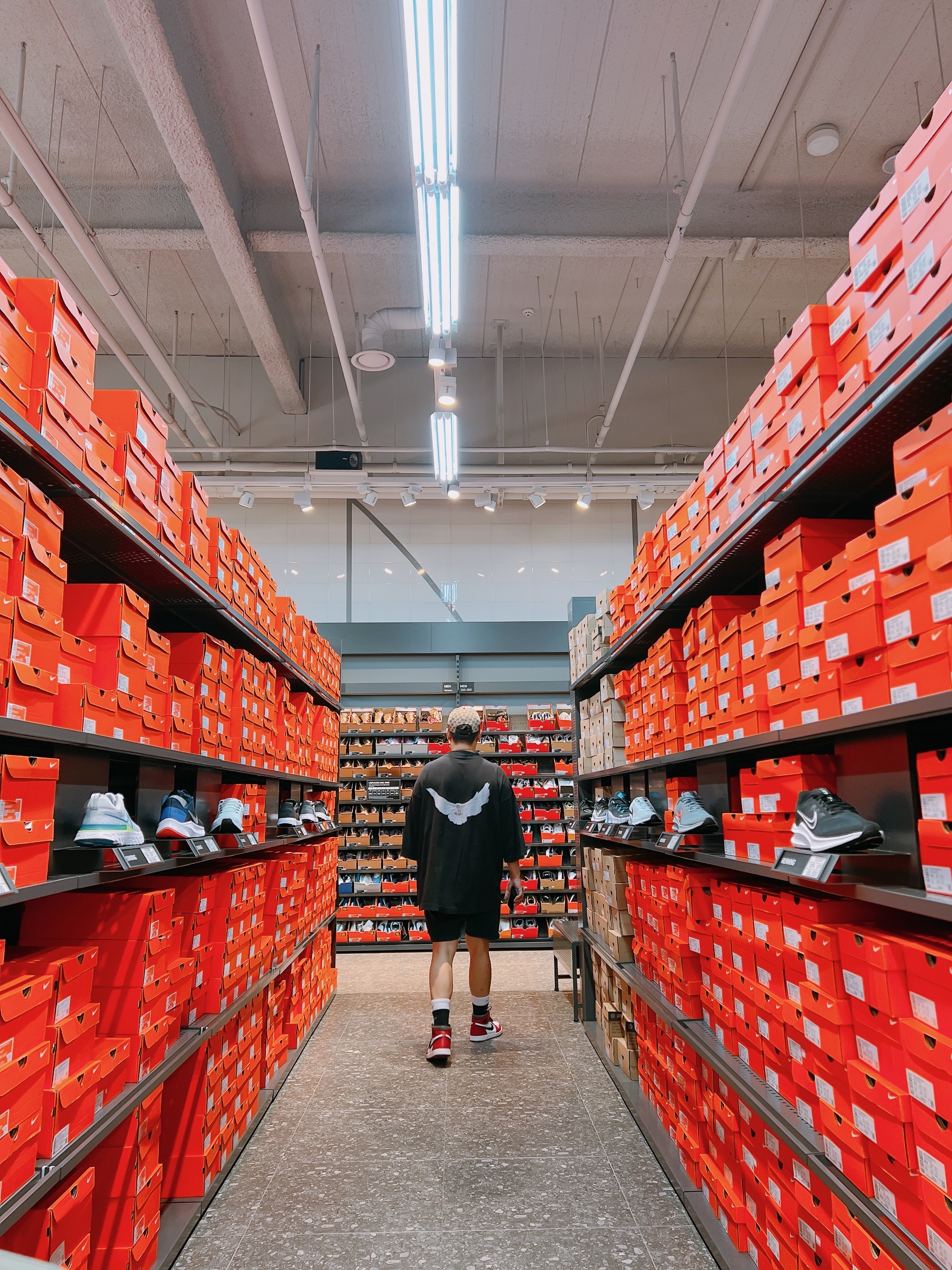 Jordan 1 Retro High OG Chicago 2022, Nike Everyday Plus Cushioned Training Crew Socks Black White (Korean Ver.) 착용 스타일 - 3