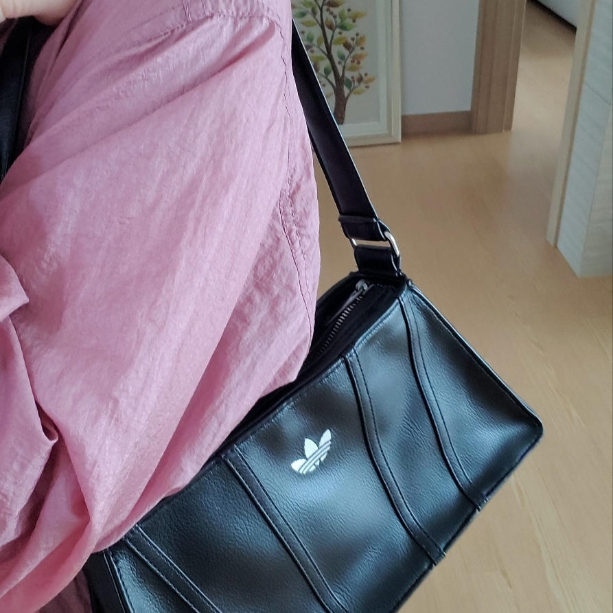 Adidas Mini Airliner Bag Black 착용 스타일