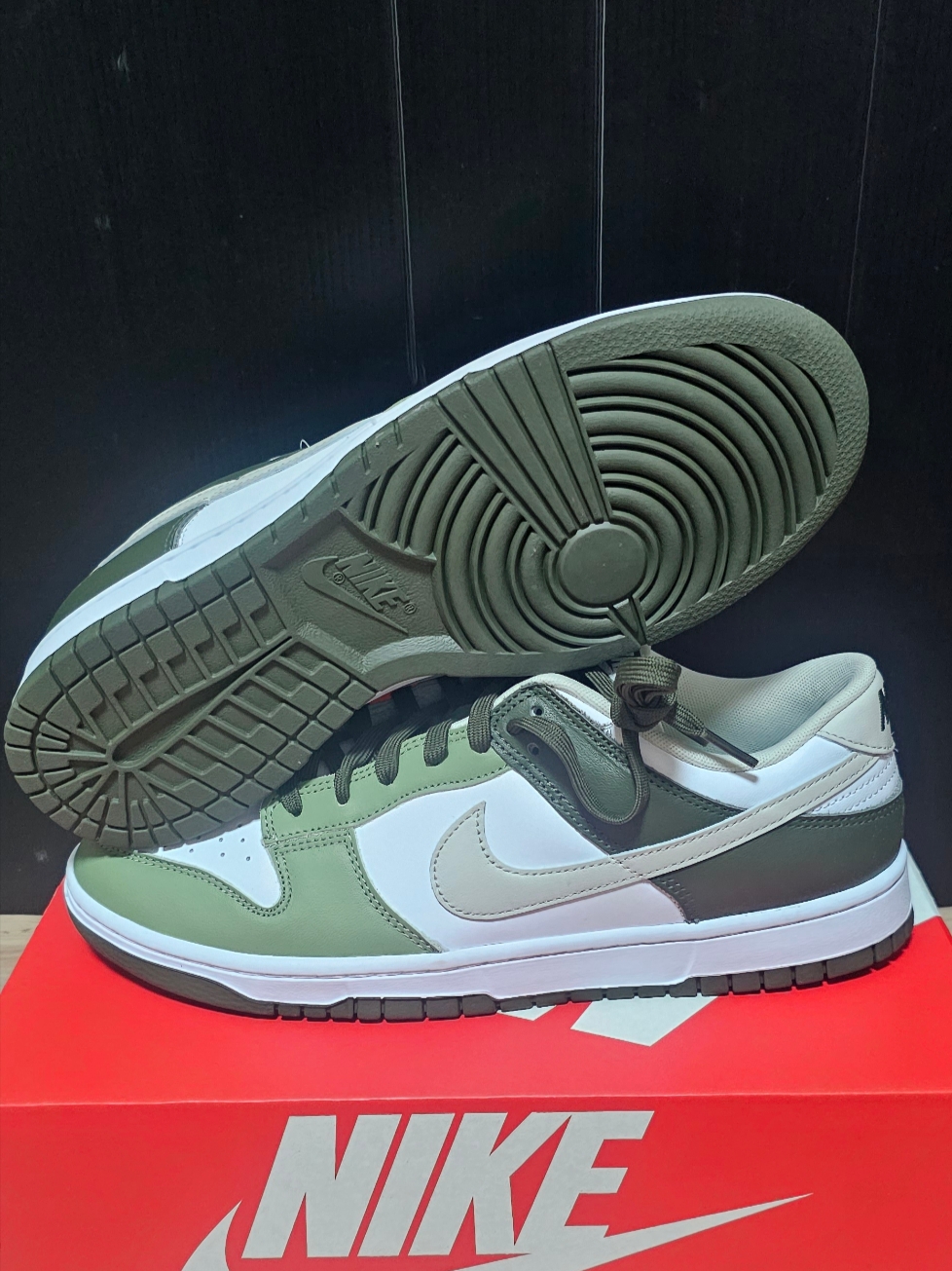 Nike Dunk Low Oil Green 착용 스타일 - 5