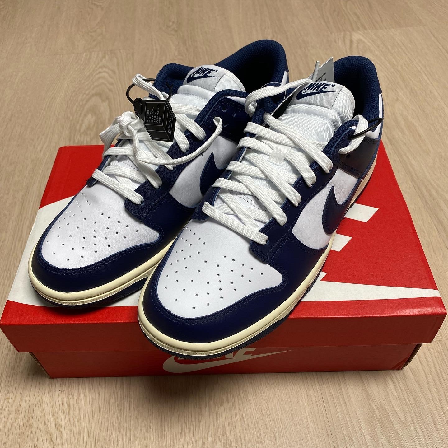 (W) Nike Dunk Low Vintage Midnight Navy 착용 스타일 - 2
