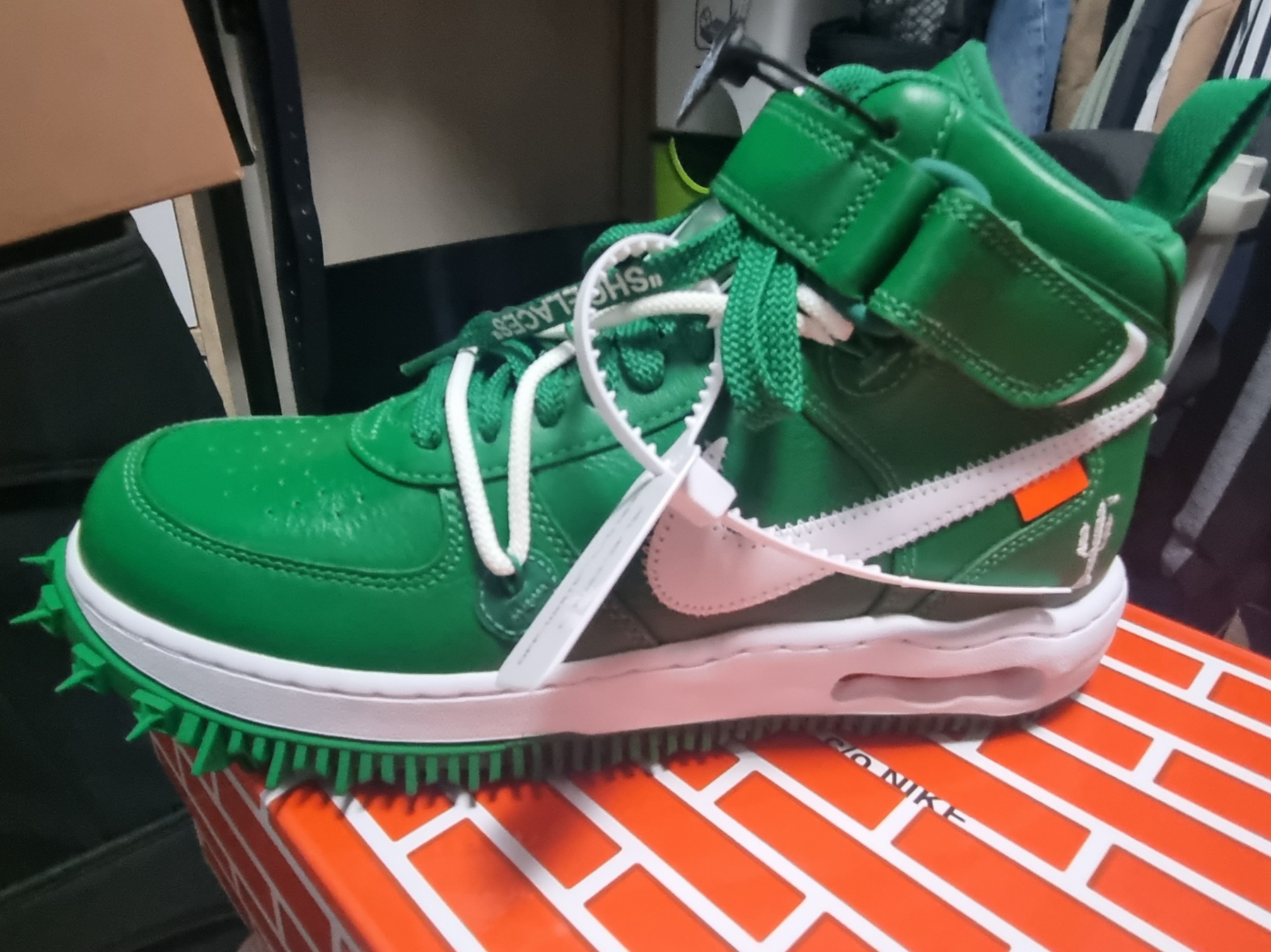 Nike x Off-White Air Force 1 Mid SP Leather Pine Green 착용 스타일 - 1