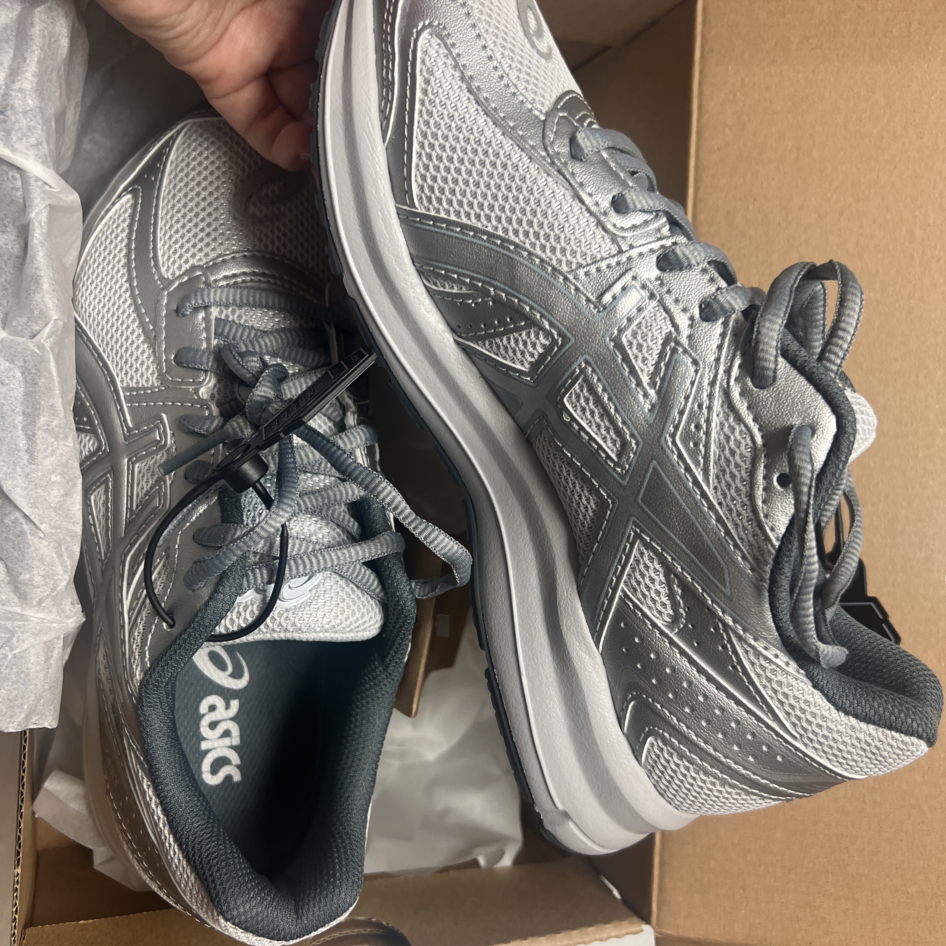 Asics Jog 100 S SMU Glacier Grey Pure Silver - 2E Wide 착용 스타일