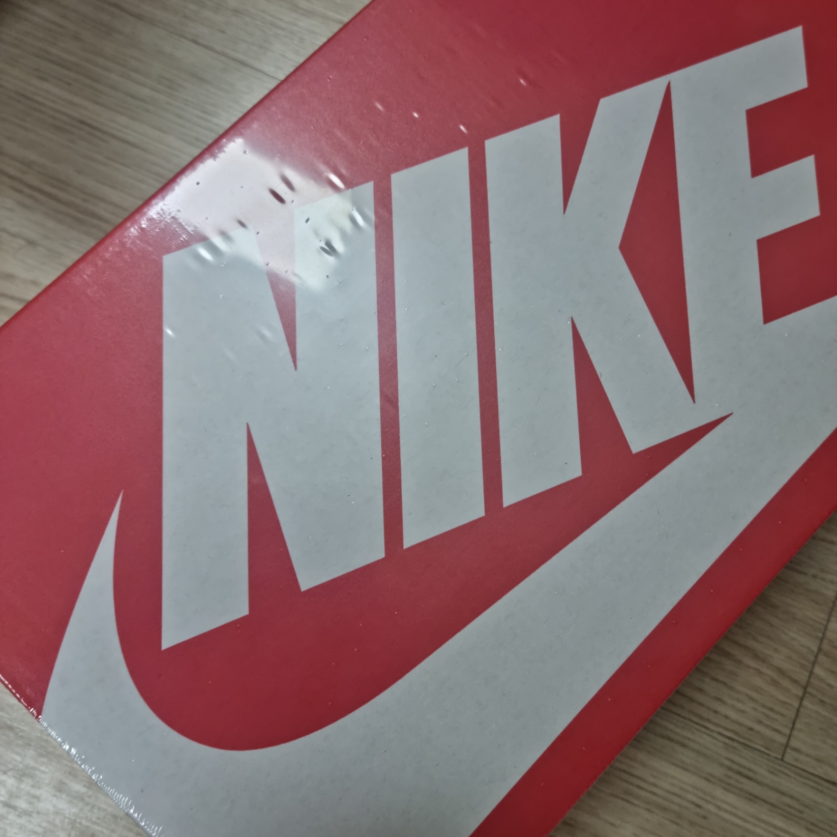 Nike V2K Run Summit White Metallic Silver 착용 스타일 - 3