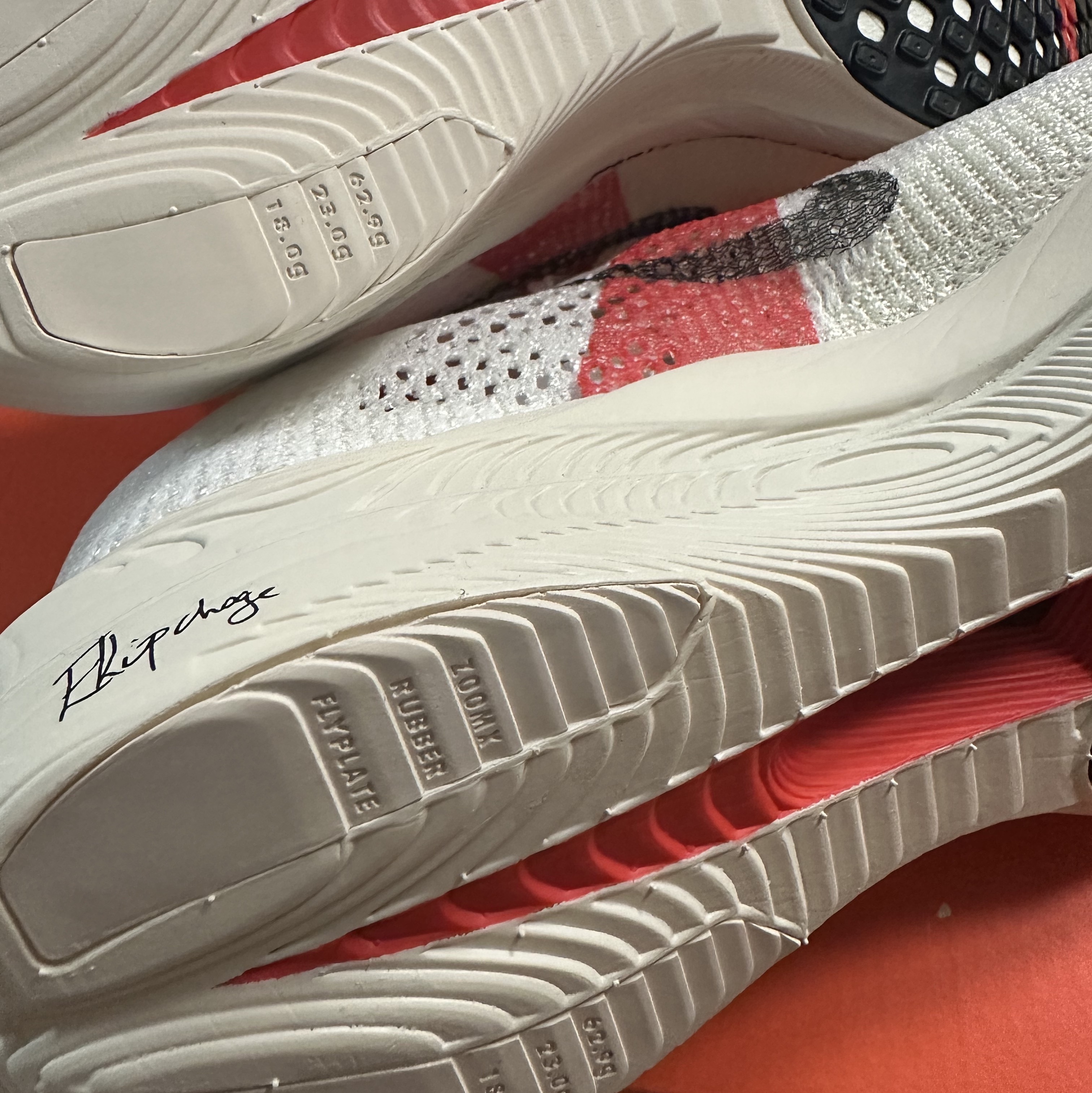 Nike ZoomX Vaporfly Next% 3 Eliud Kipchoge 착용 스타일