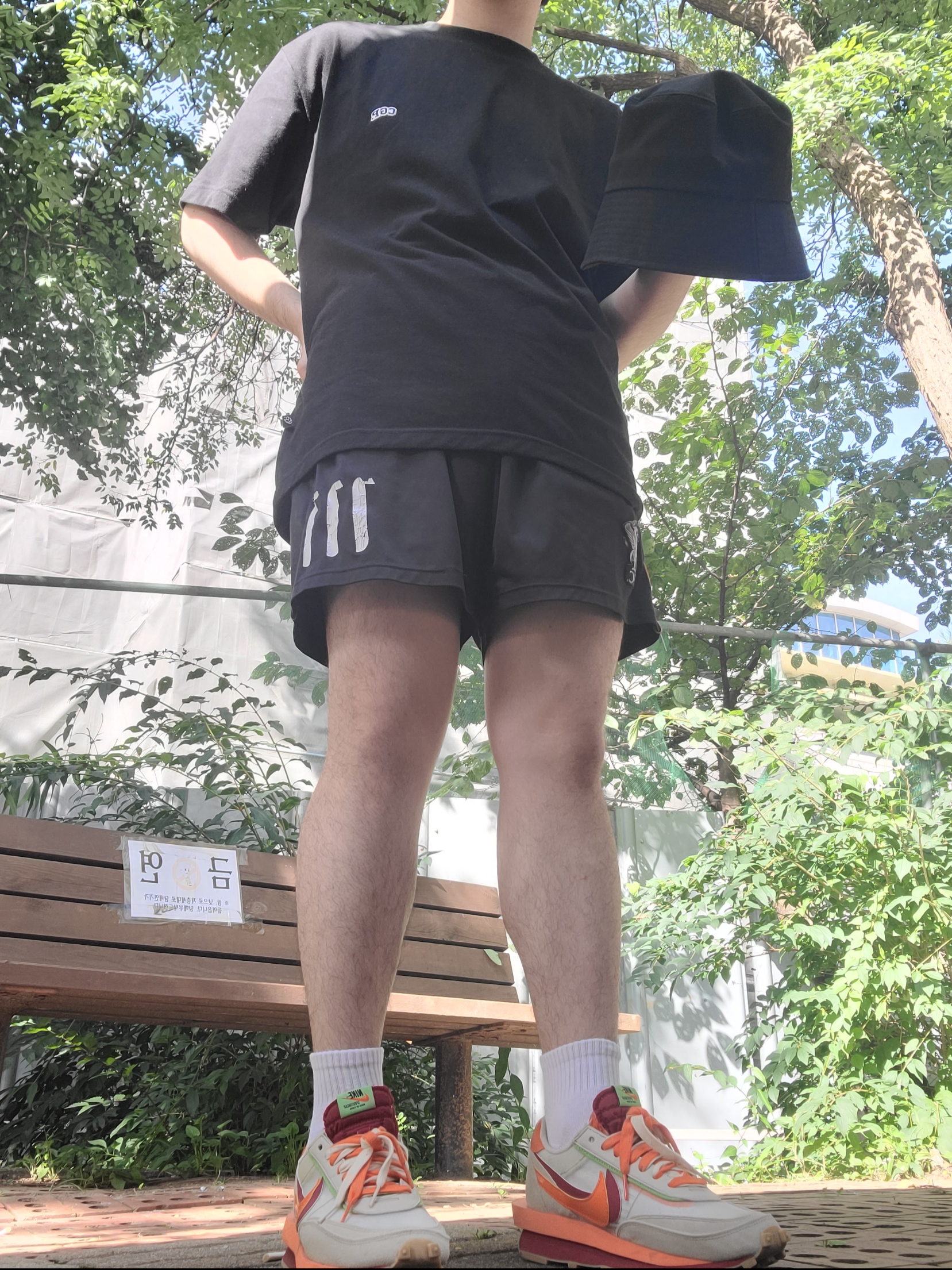 Nike x Sacai x Clot LDWaffle Orange Blaze, Jordan Jumpman Washed Bucket Hat Black 착용 스타일 - 1