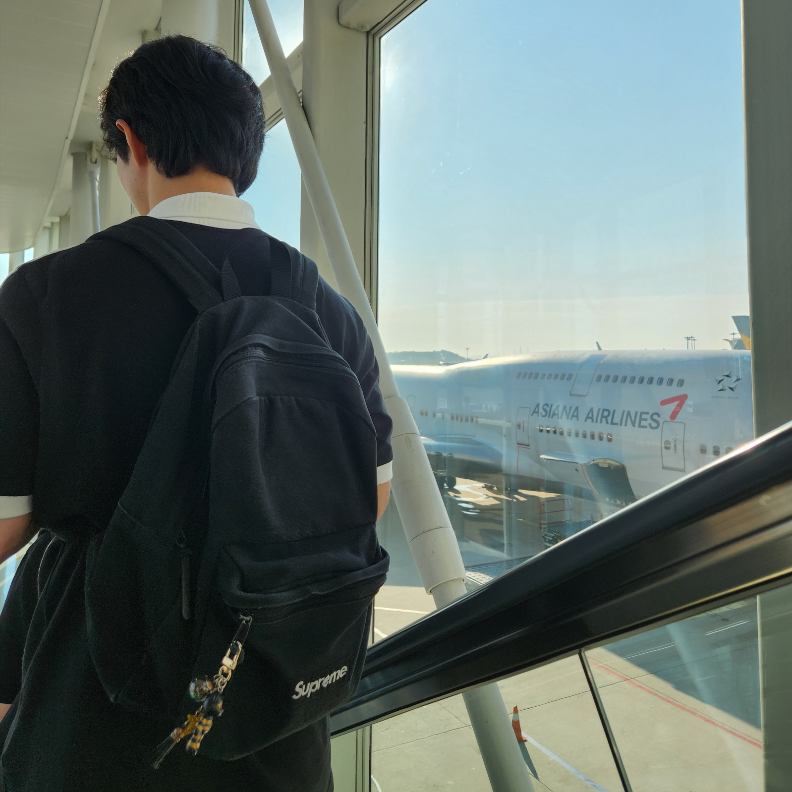 Supreme Canvas Backpack Black 착용 스타일 - 1