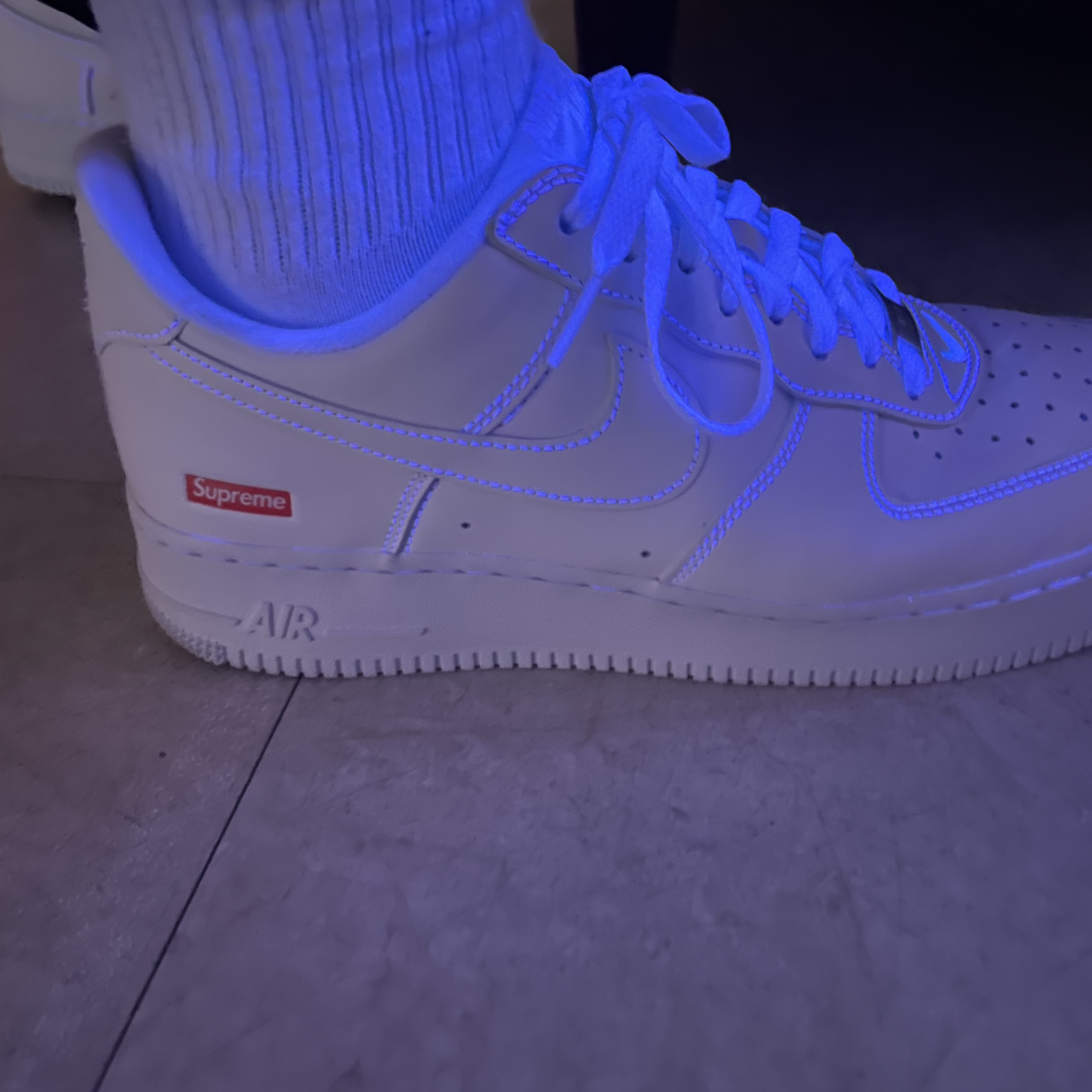 Nike x Supreme Air Force 1 Low White 착용 스타일