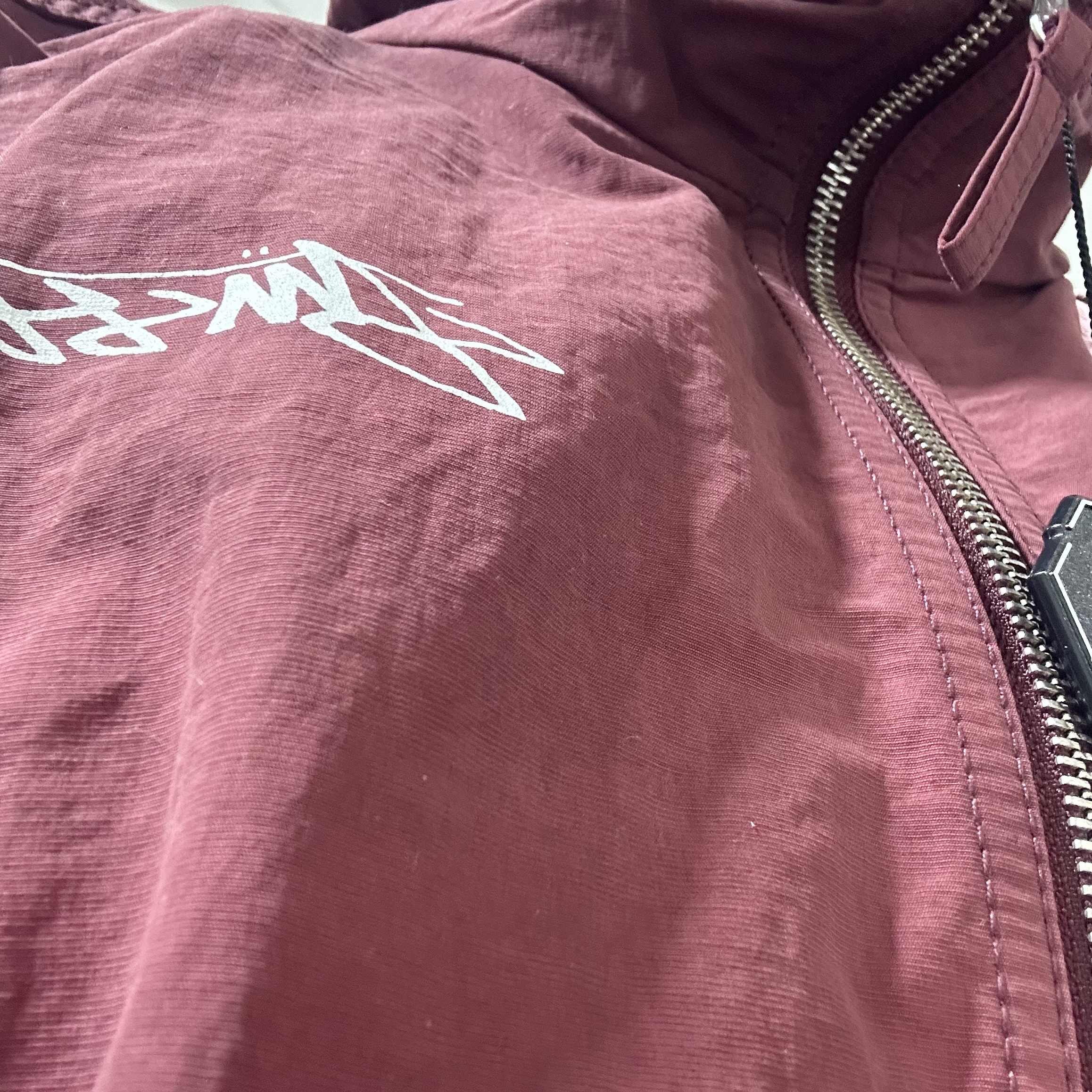 Stussy Wave Dye Beach Shell Jacket Maroon 착용 스타일