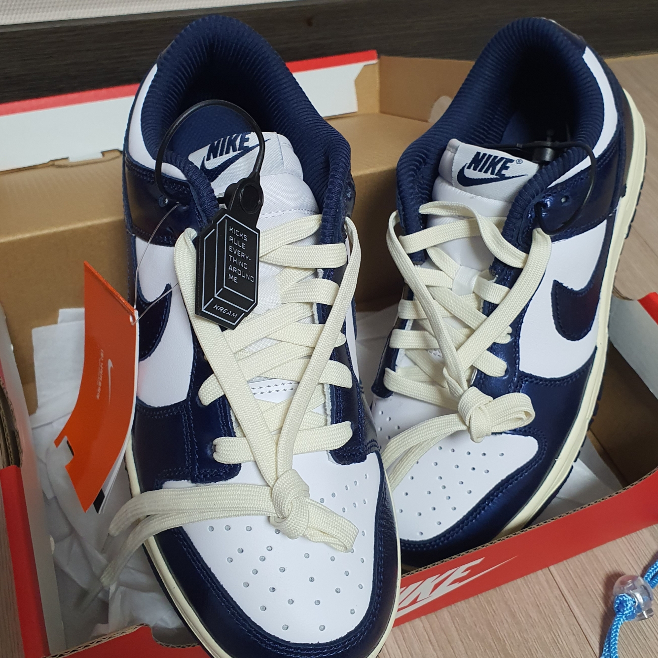 (W) Nike Dunk Low PRM Midnight Navy and White 착용 스타일
