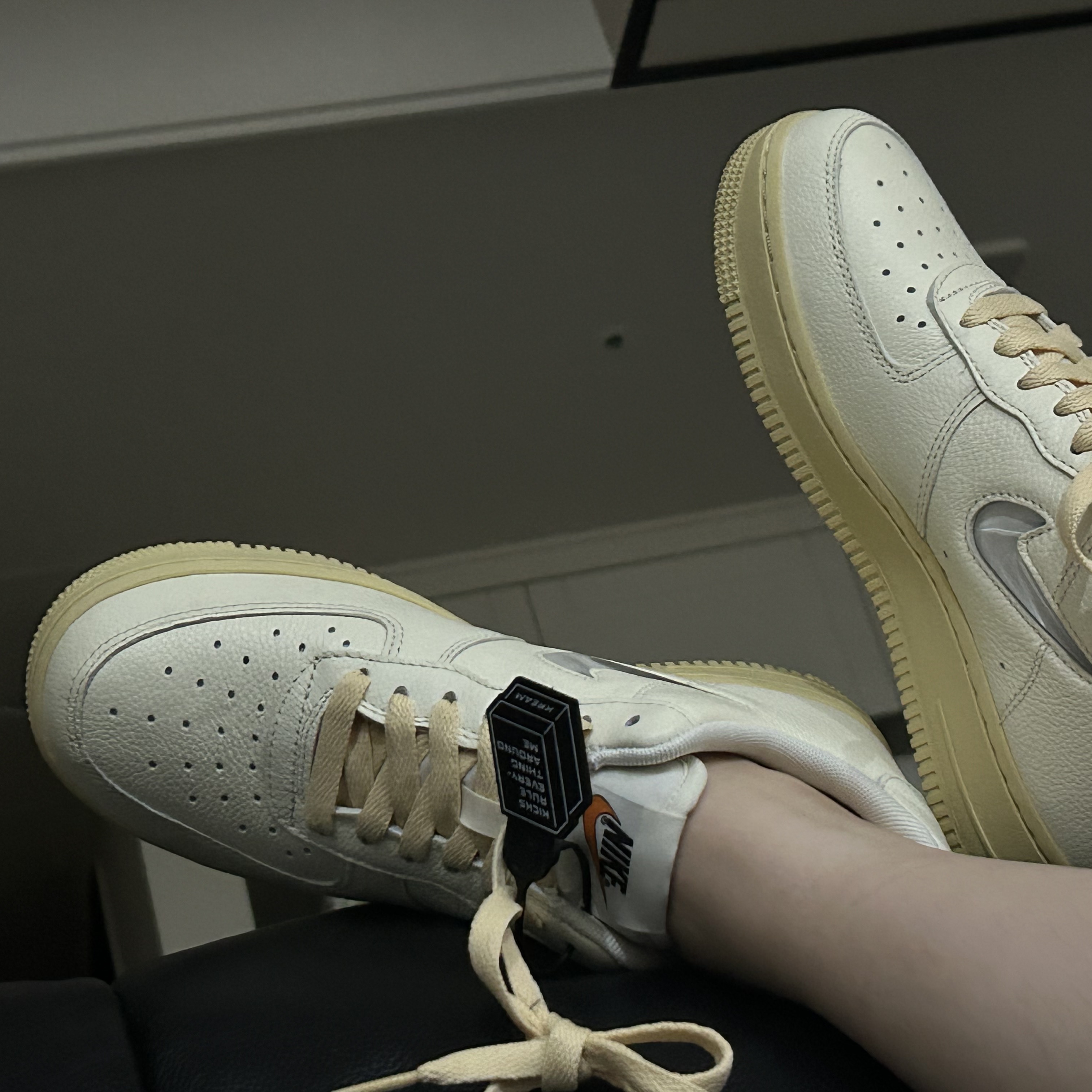 (W) Nike Air Force 1 '07 LX Coconut Milk and Lemon Wash 착용 스타일