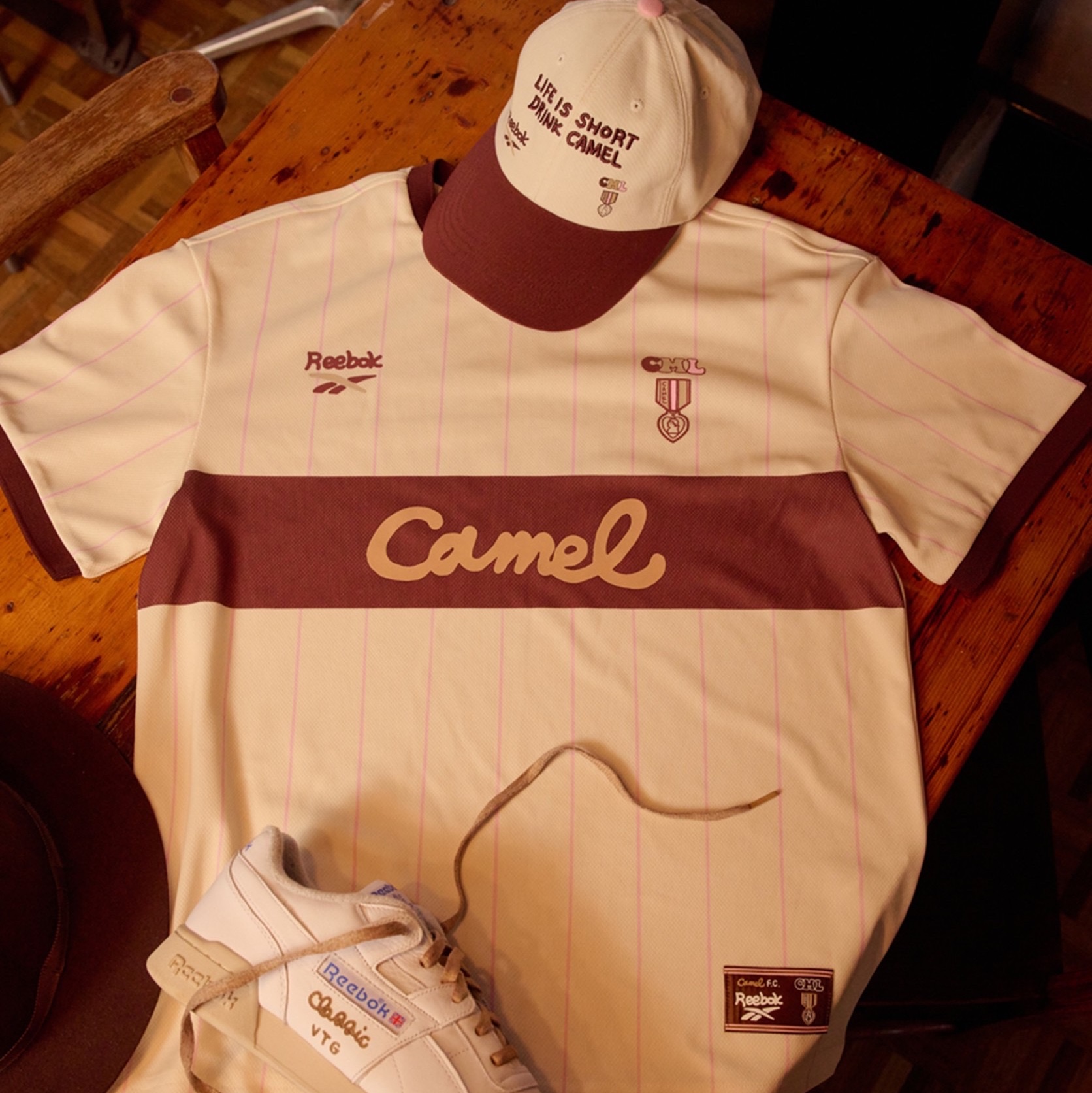 Reebok x Camel Coffee Blockcore T-Shirt Camel, Reebok x Camel Coffee Cap Camel 착용 스타일 - 5