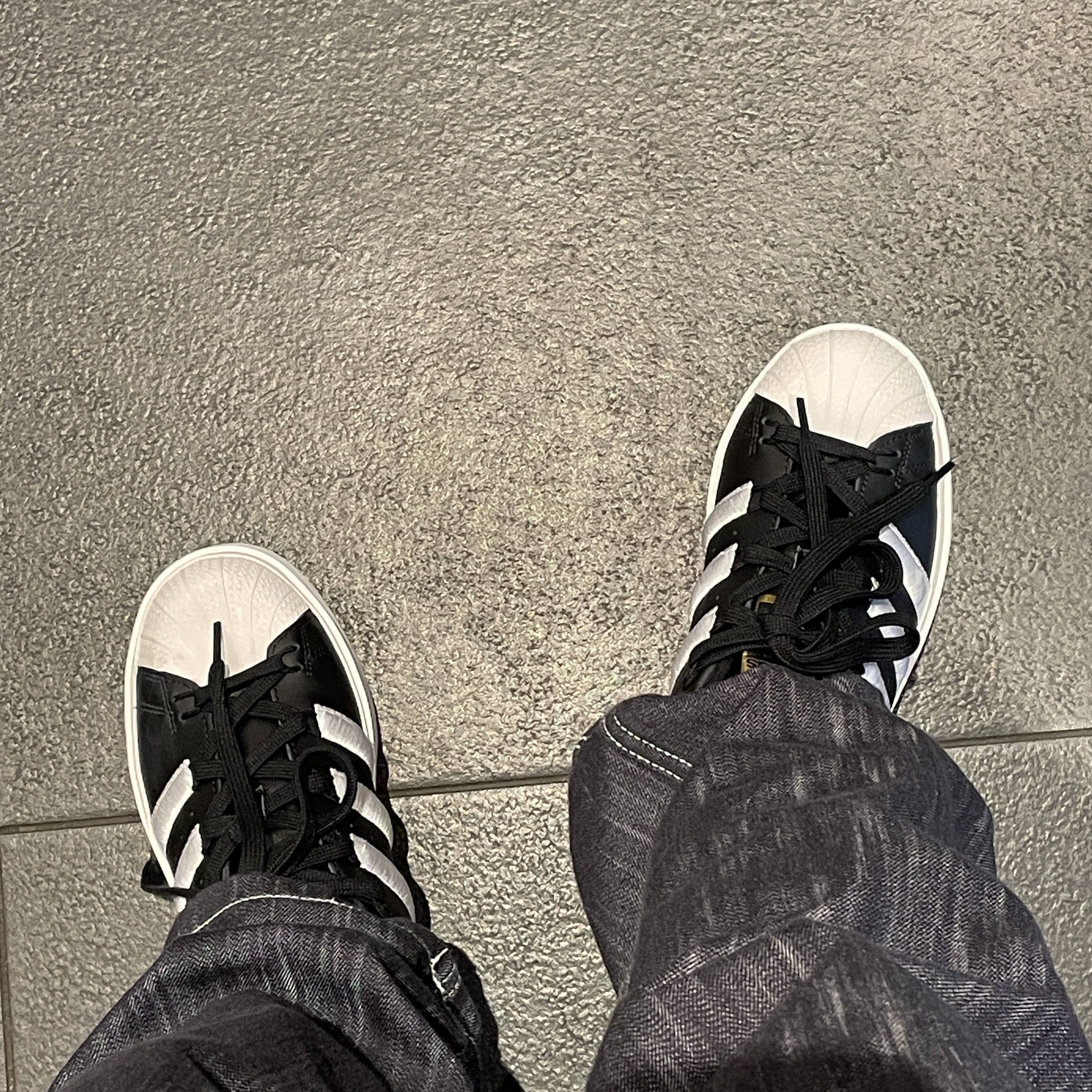 (W) Adidas Superstar Bonega Core Black 착용 스타일