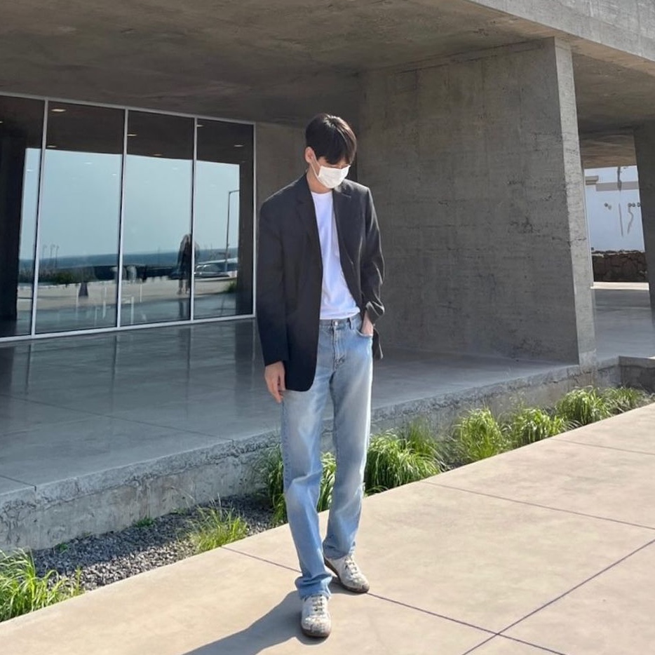 Maison Margiela Wool Gabardine Trousers Dark Blue, Maison Margiela Replica Paint Drop Sneakers 착용 스타일 - 3