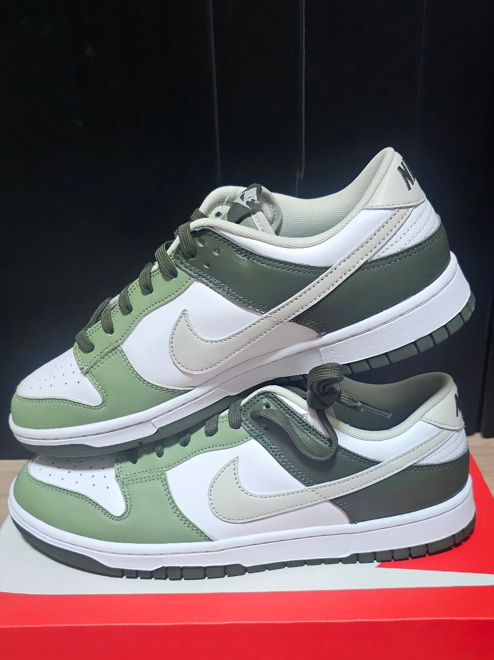 Nike Dunk Low Oil Green 착용 스타일 - 2