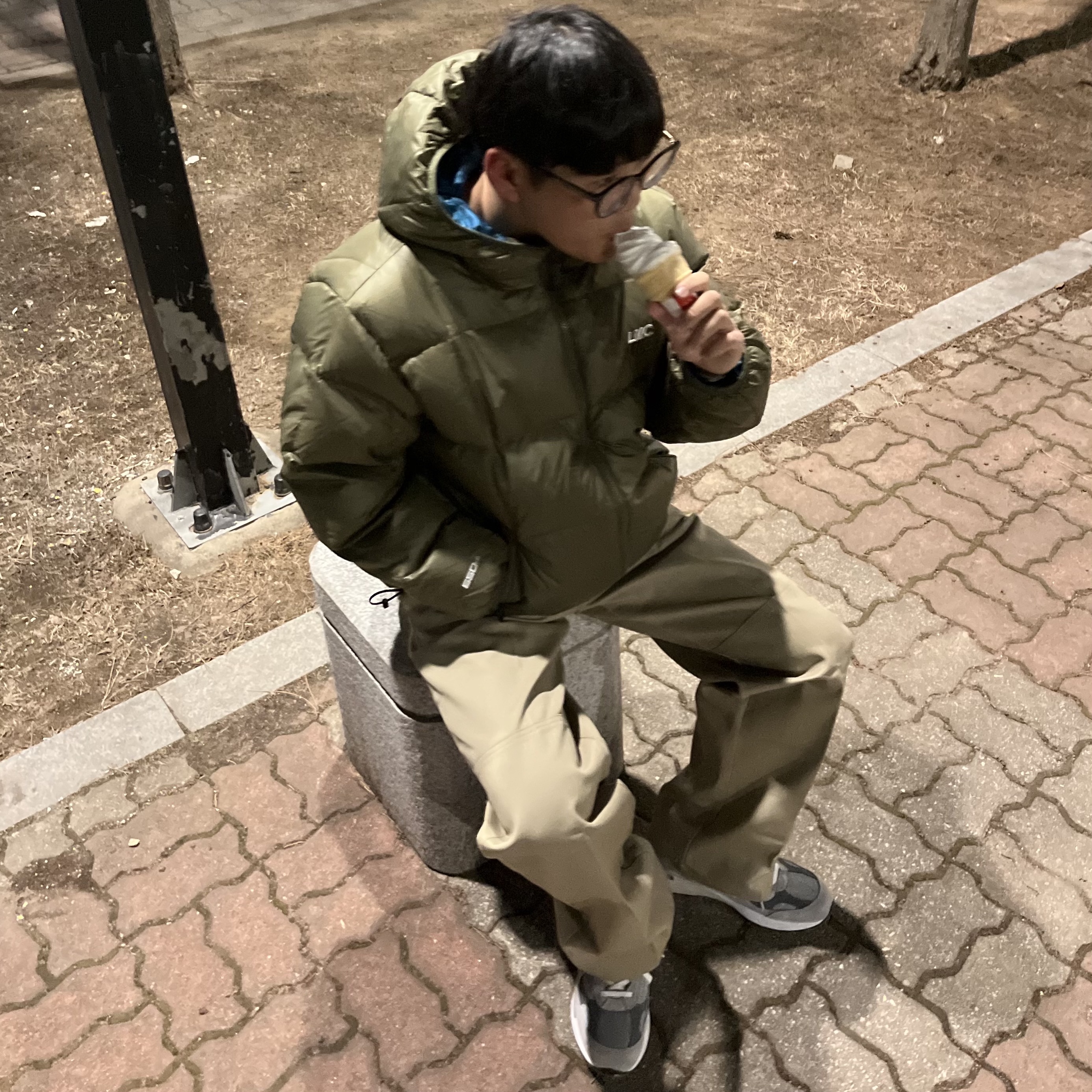 New Balance 992 Made in USA Grey - D Standard, Apple AirPods Max Lightning Silver (Korean Ver.) 착용 스타일 - 1
