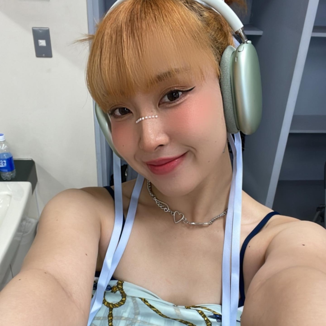 Apple AirPods Max Lightning Green (Korean Ver.), Aeae Web Logo Mesh Cap Olive Beige 착용 스타일 - 2