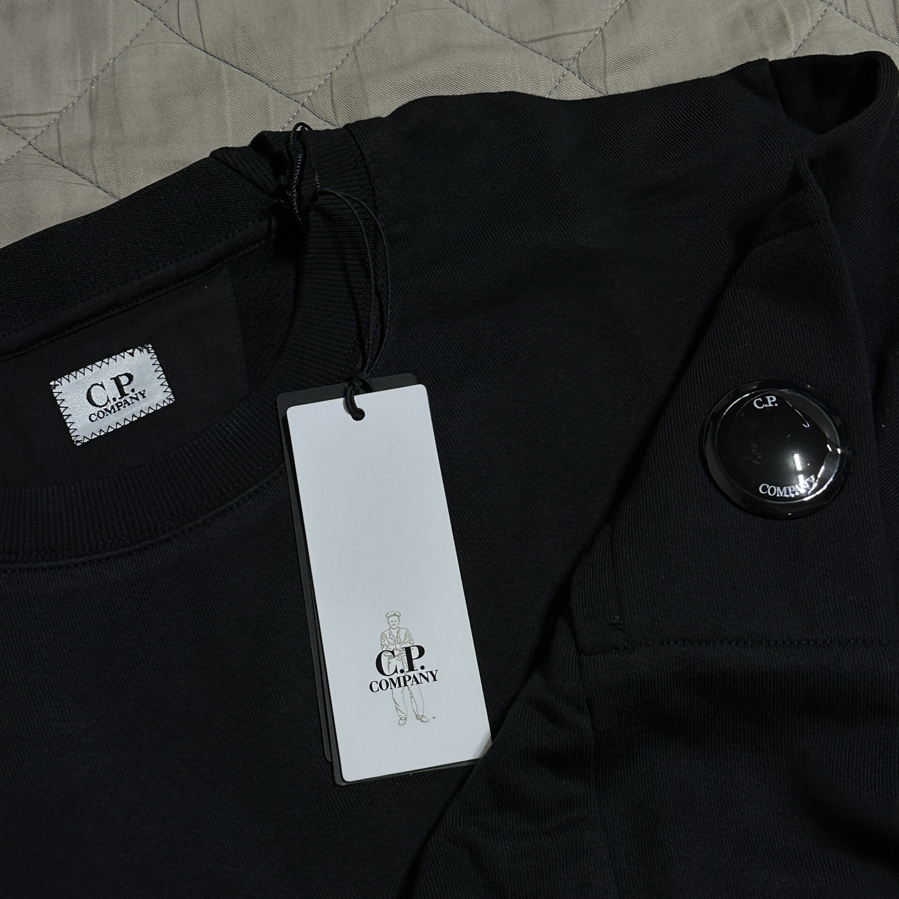 C.P. Company Diagonal Raised Fleece Sweatshirt Black - 23SS 착용 스타일
