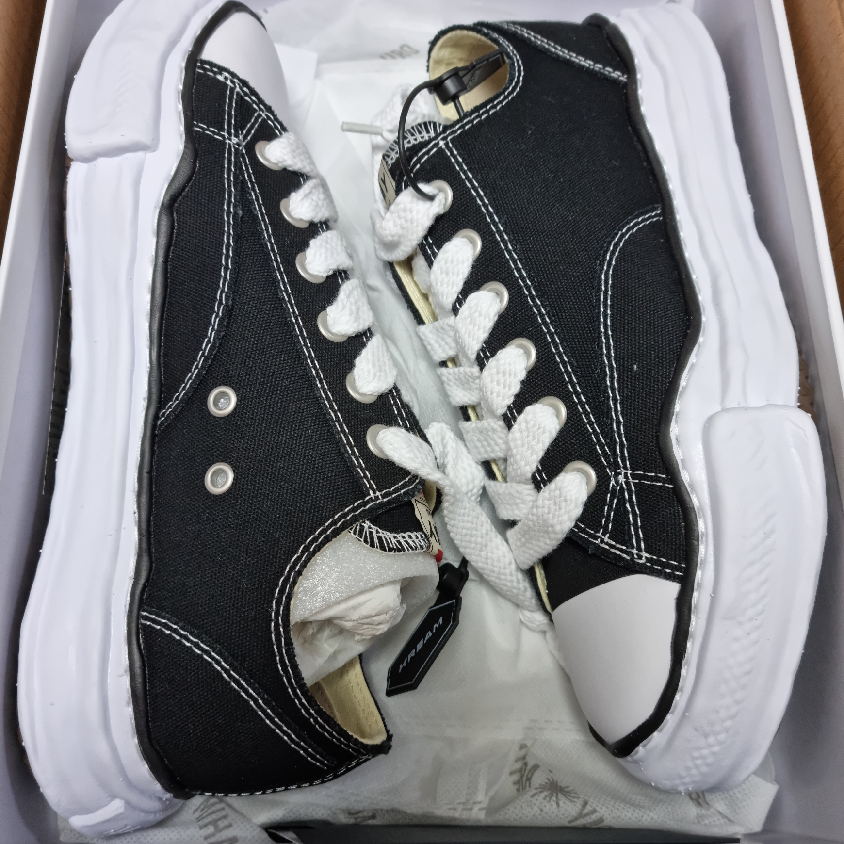 Maison Mihara Yasuhiro Peterson OG Sole Canvas Low Sneakers Black 착용 스타일 - 2
