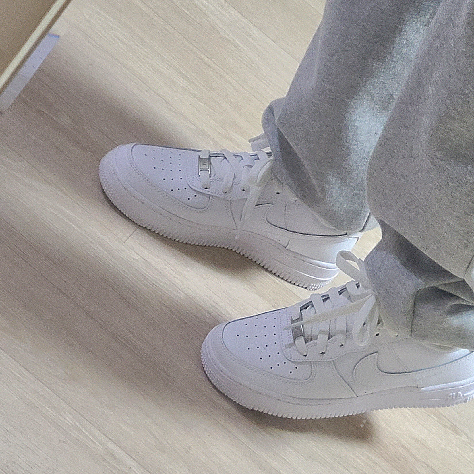 (GS) Nike Air Force 1 LE White 착용 스타일 - 2
