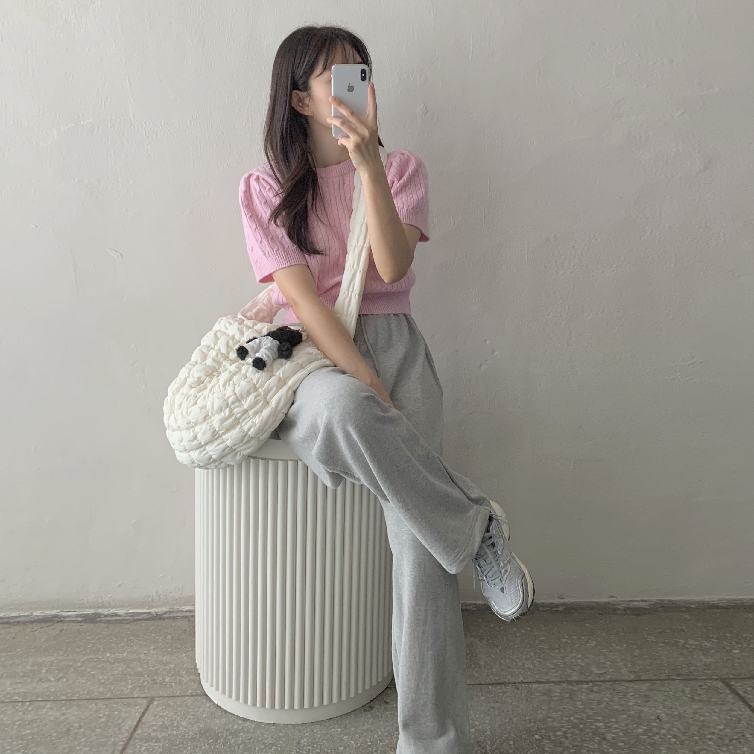 Monamhee Beulpingi Keyring with White Pants Black, Asics Gel-1090 Piedmont Grey 착용 스타일 - 1