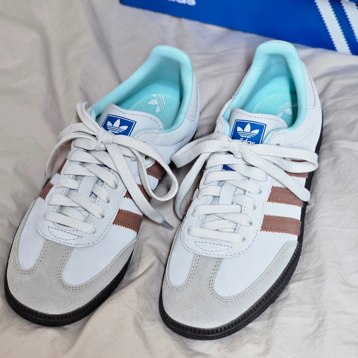 Adidas Samba OG Crystal White Clay Strata 착용 스타일 - 2