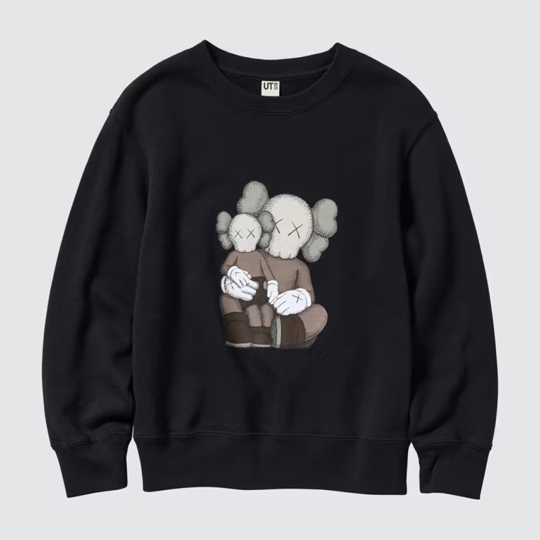 Uniqlo UT x Kaws Short Sleeve Graphic T-Shirt Black 착용 스타일 - 3