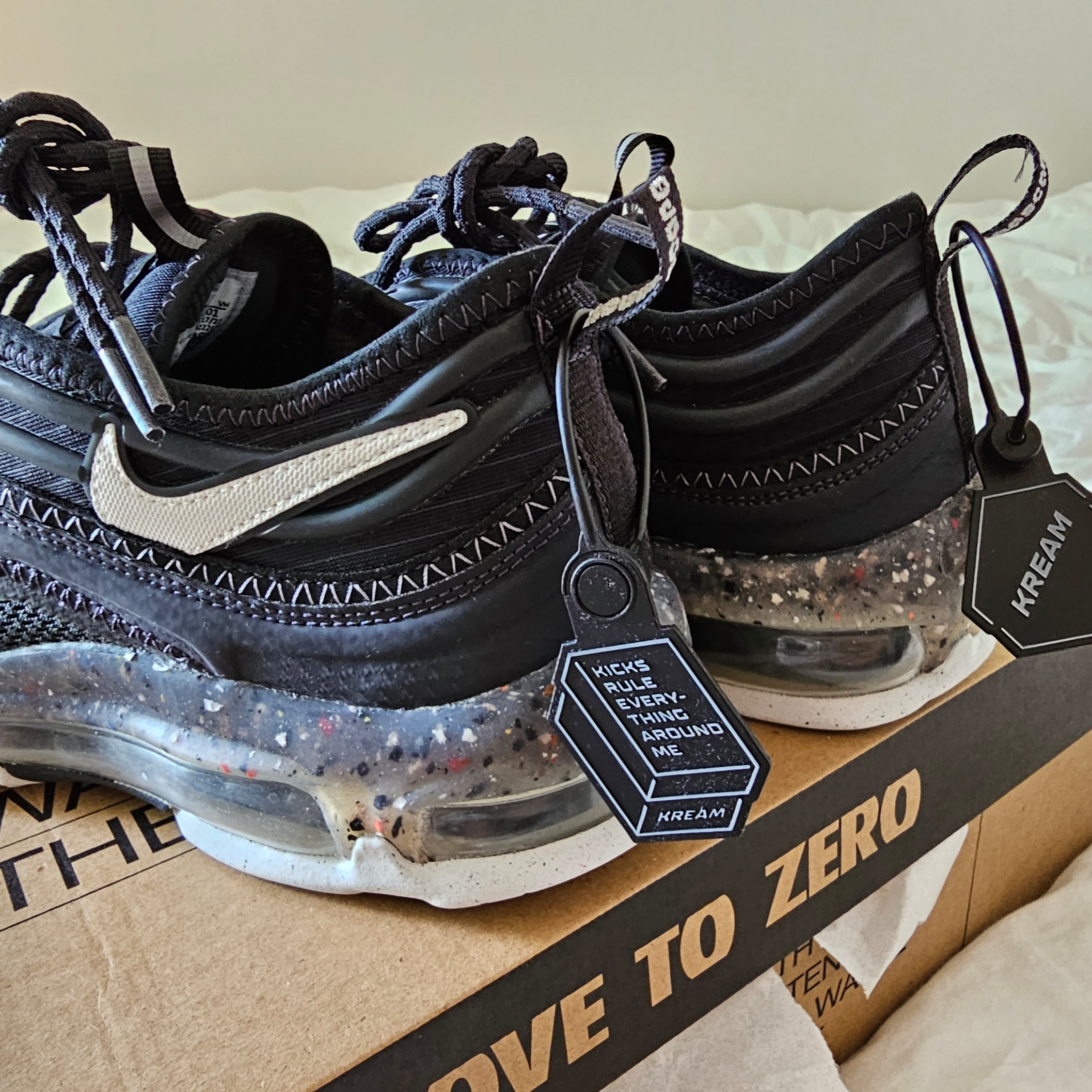 Nike Air Max Terrascape 97 Off Noir and Summit White 착용 스타일 - 2