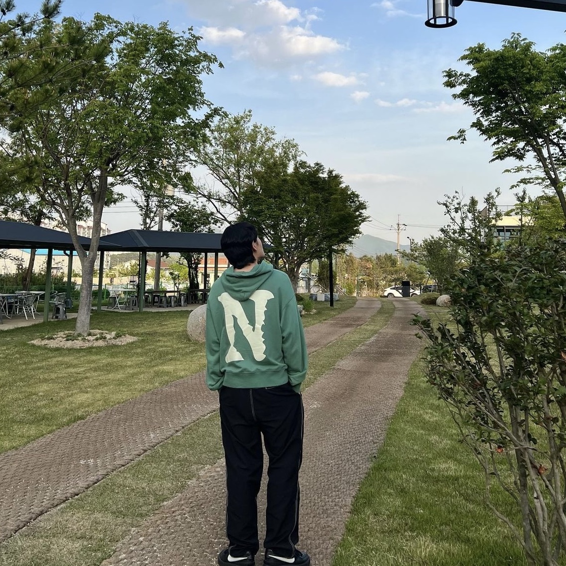 Netherworld Hoodie Olive 착용 스타일 - 2