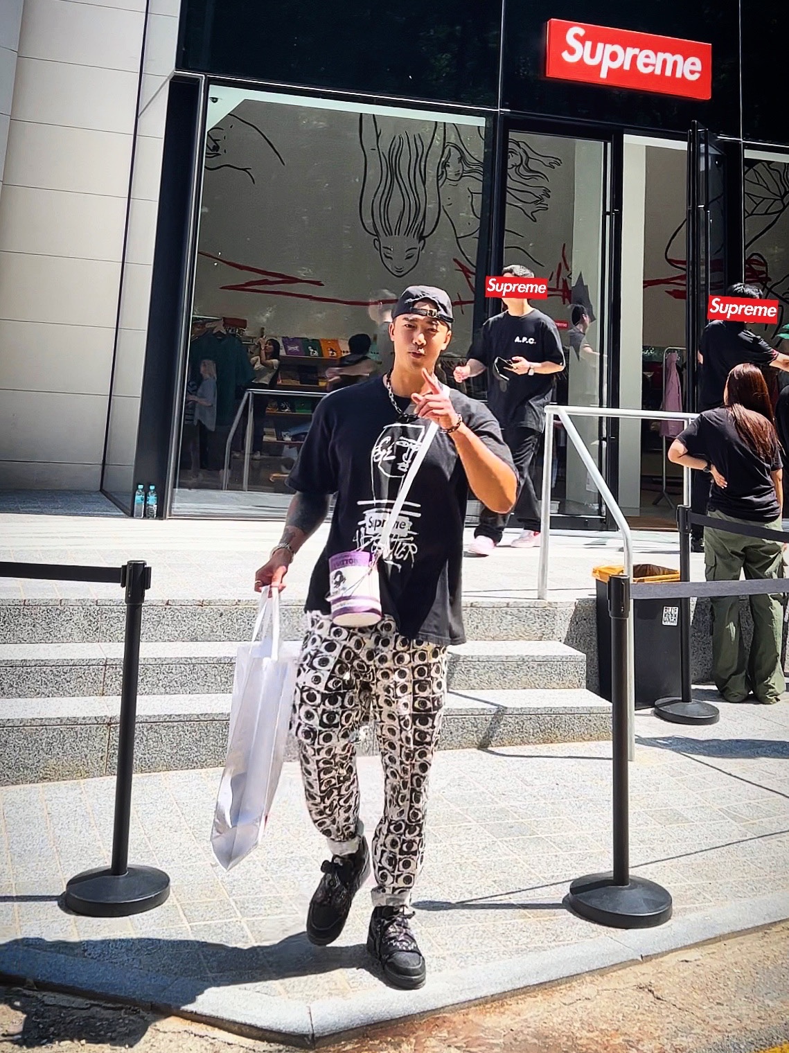 Supreme x Jean Paul Gaultier T-Shirt Black - 19SS, Nike x Comme des Garcons Shirt x Supreme Air Force 1 Low Eyes 착용 스타일 - 3