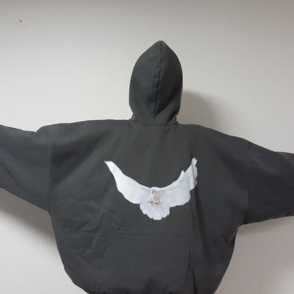 Yeezy Gap Engineered By Balenciaga Dove Hoodie Black 착용 스타일 - 1
