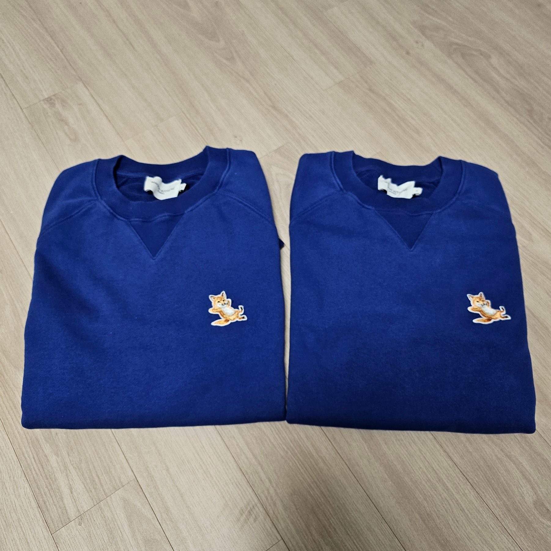 Maison Kitsune Chillax Fox Patch Classic Sweatshirt Deep Blue 착용 스타일 - 2