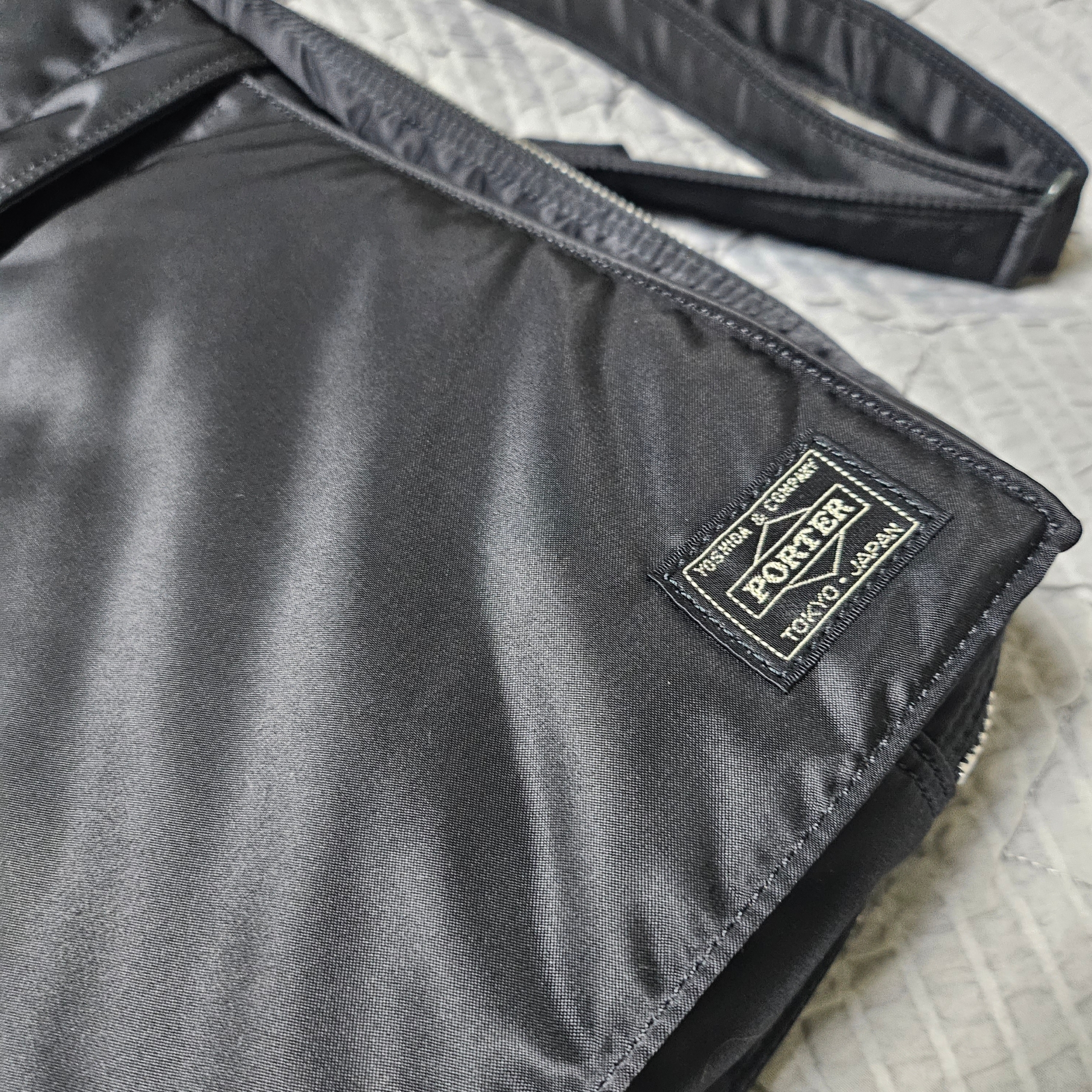 Porter Tanker 2Way Briefcase Black 착용 스타일