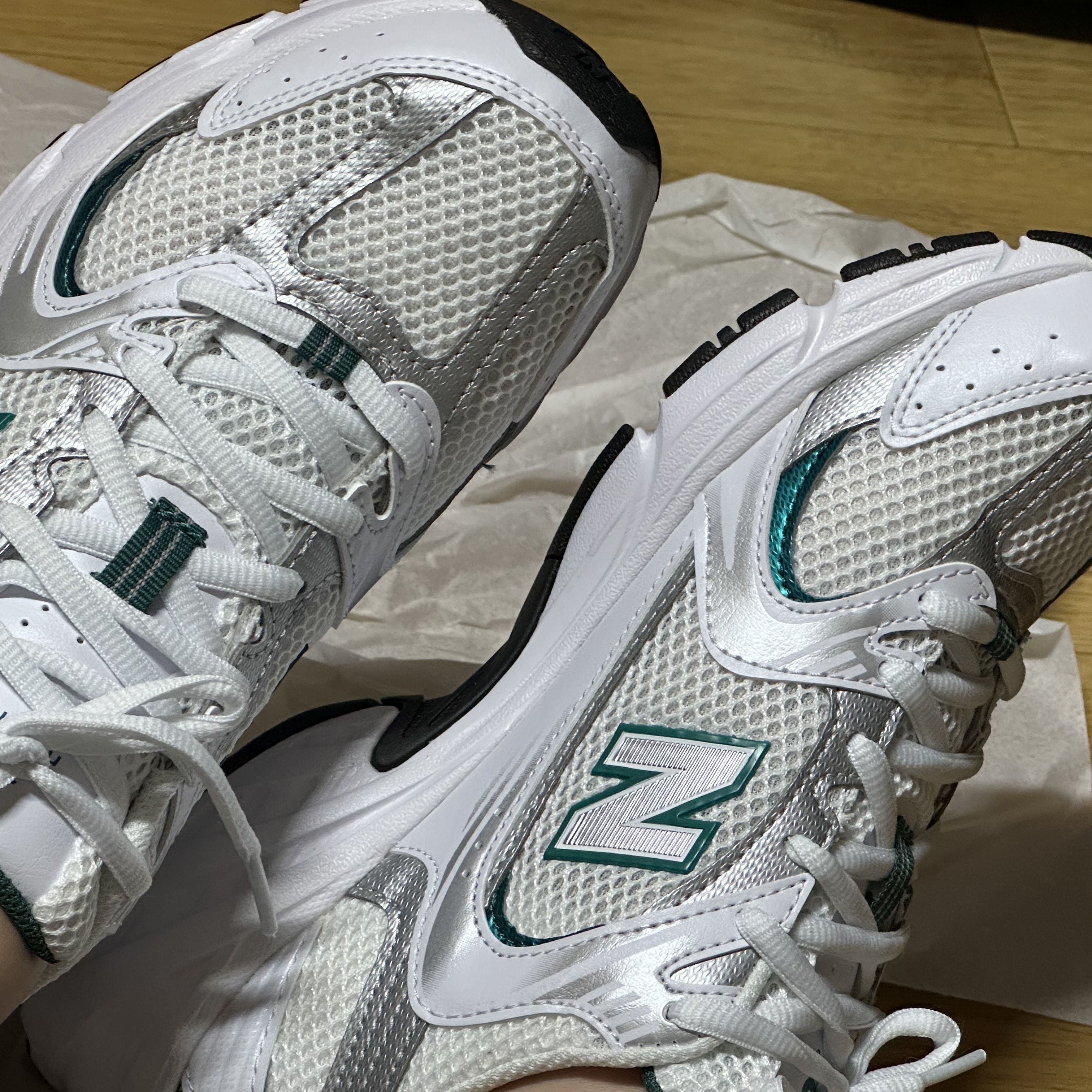 New Balance 530 White Mint 착용 스타일 - 1