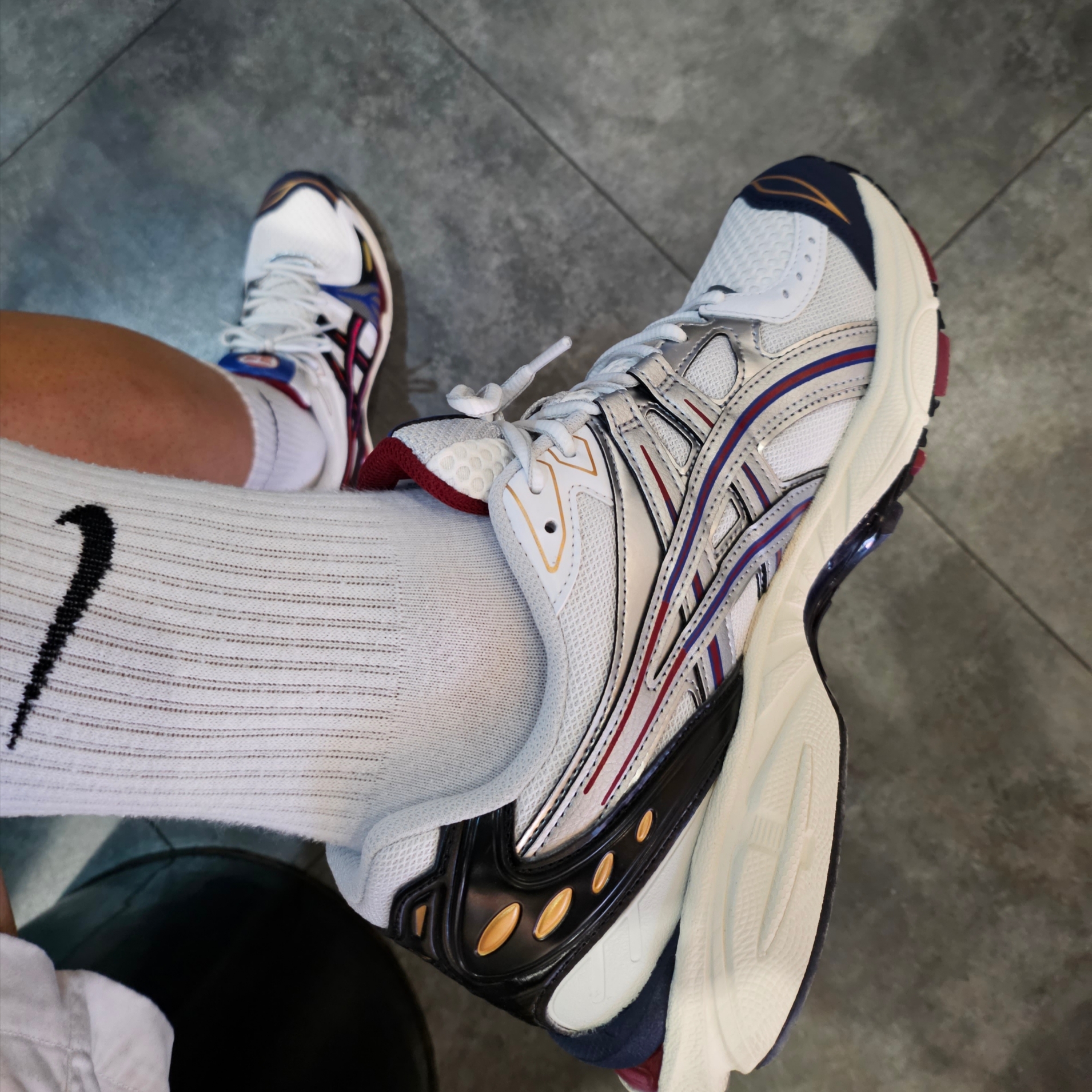 Asics Gel-Kayano Legacy White Black 착용 스타일 - 2