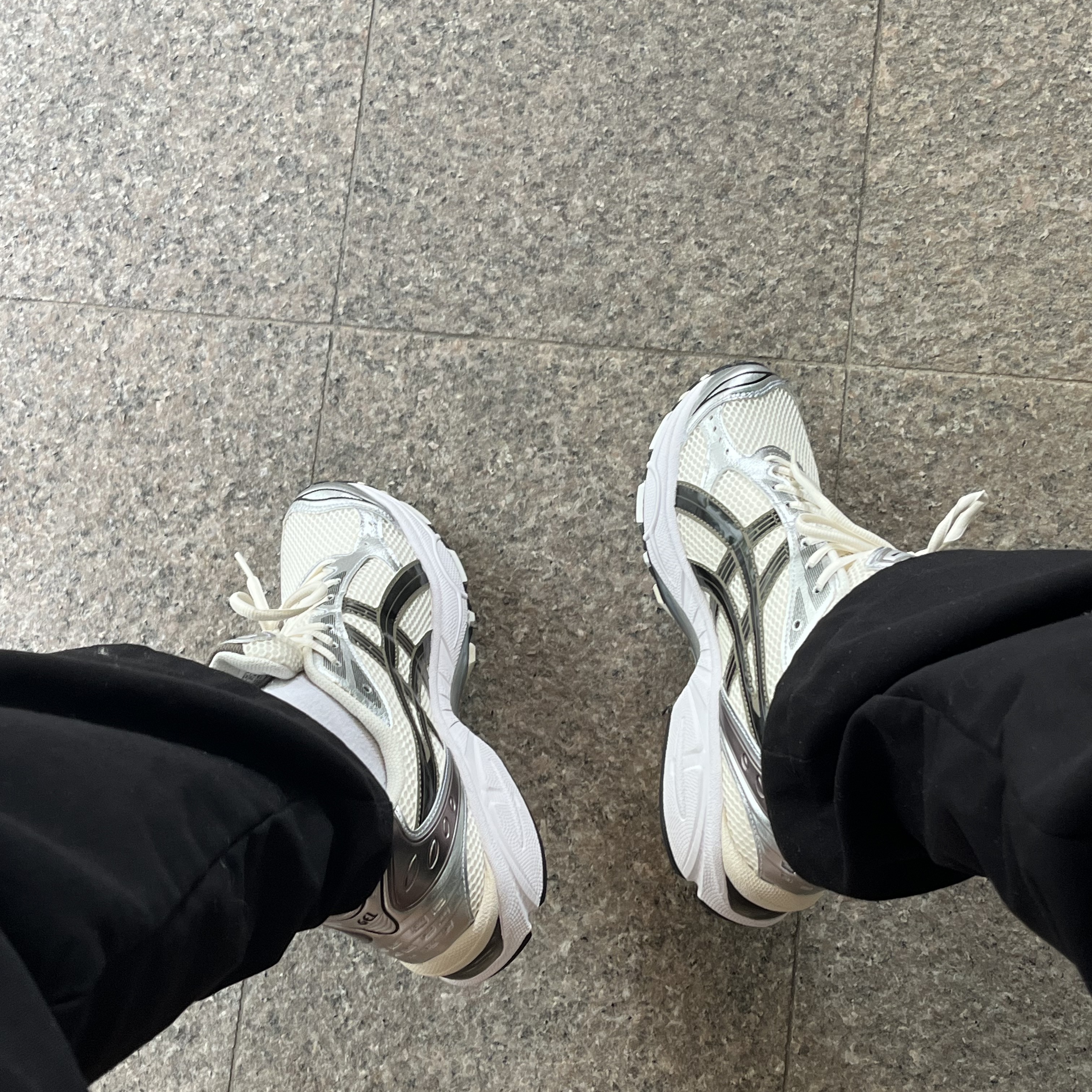 Asics Gel-Kayano 14 Cream Black 착용 스타일