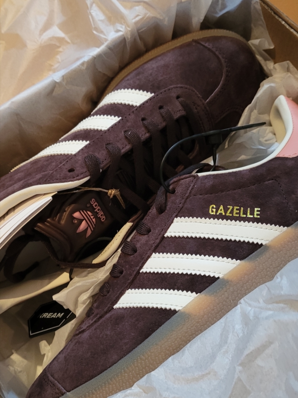 (W) Adidas Gazelle Shadow Brown 착용 스타일