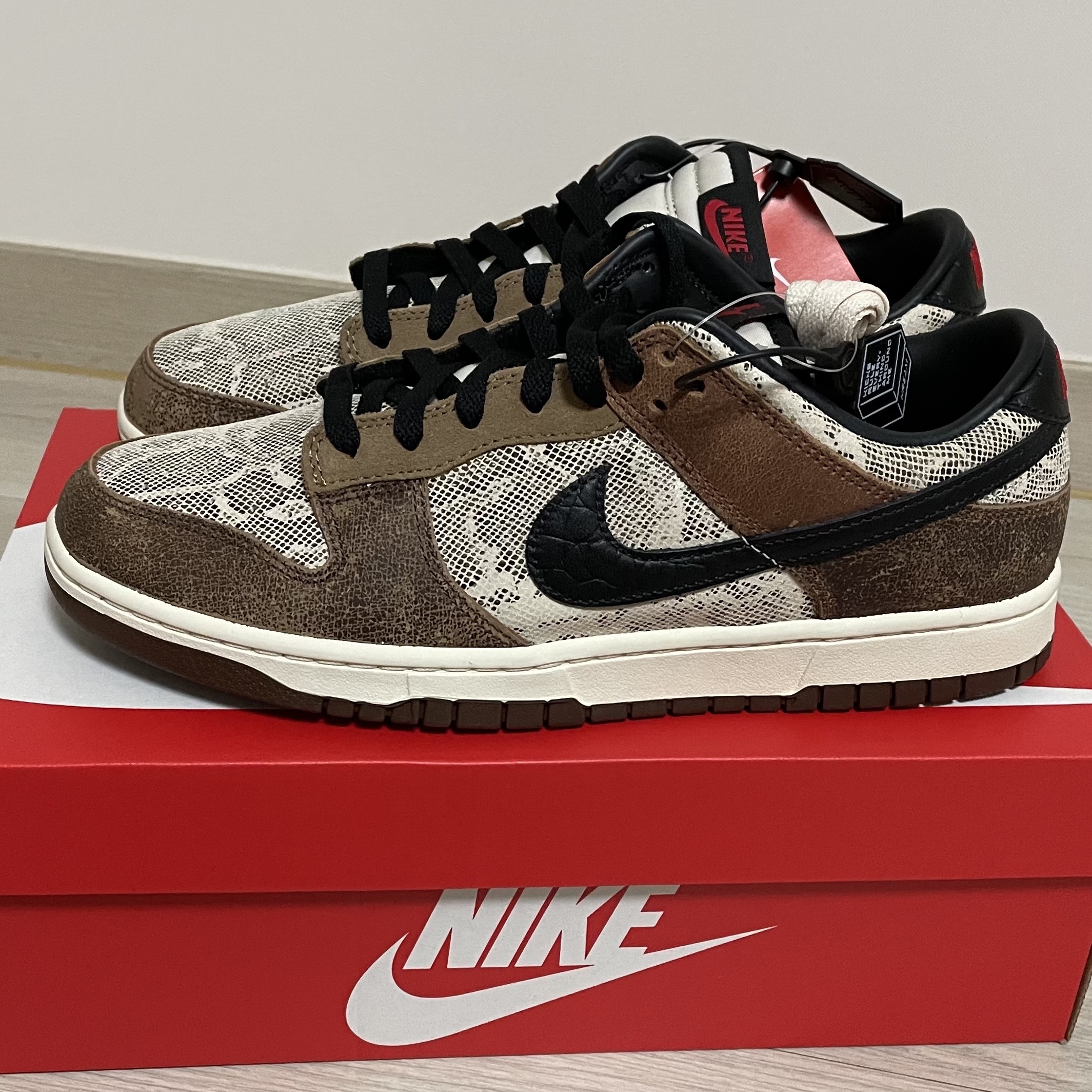 Nike Dunk Low PRM Head to Head 착용 스타일