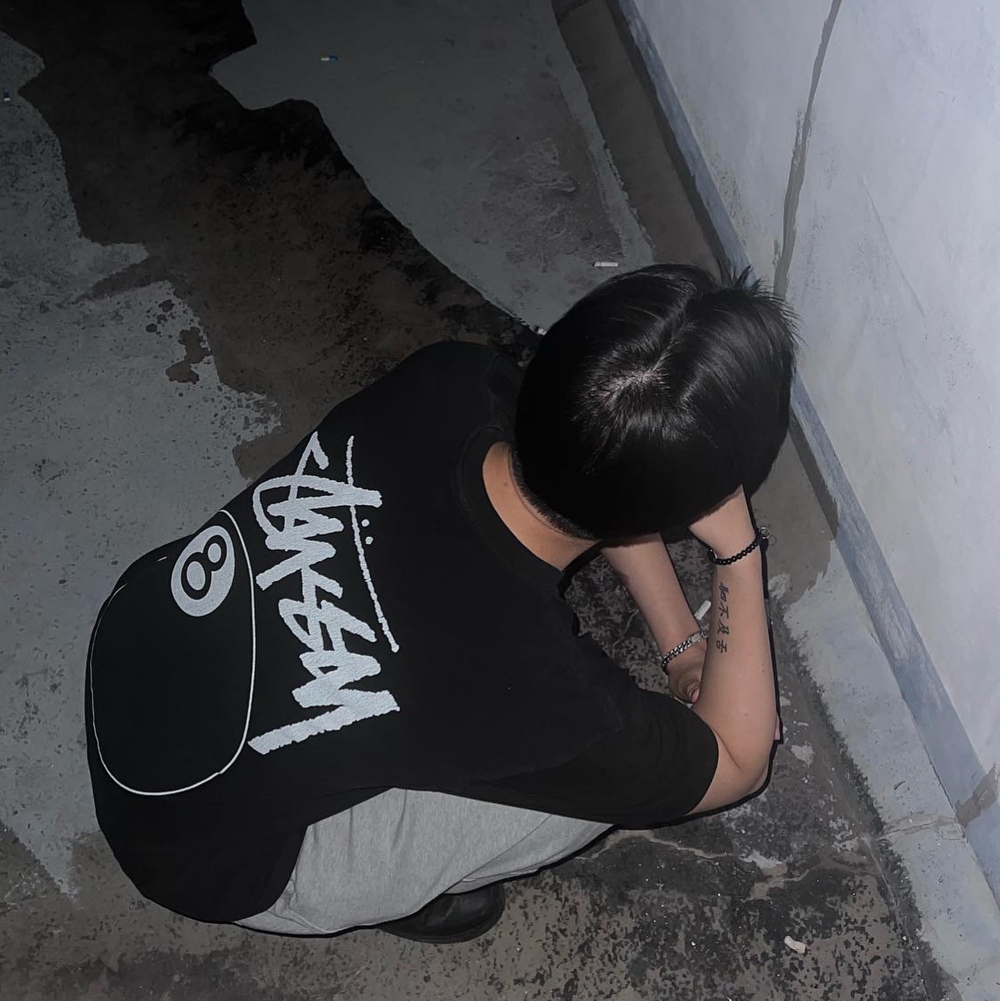 Stussy 8 Ball Pigment Dyed T-Shirt Black - 21FW, Nike Air Force 1 '07 Low Triple Black 착용 스타일 - 3
