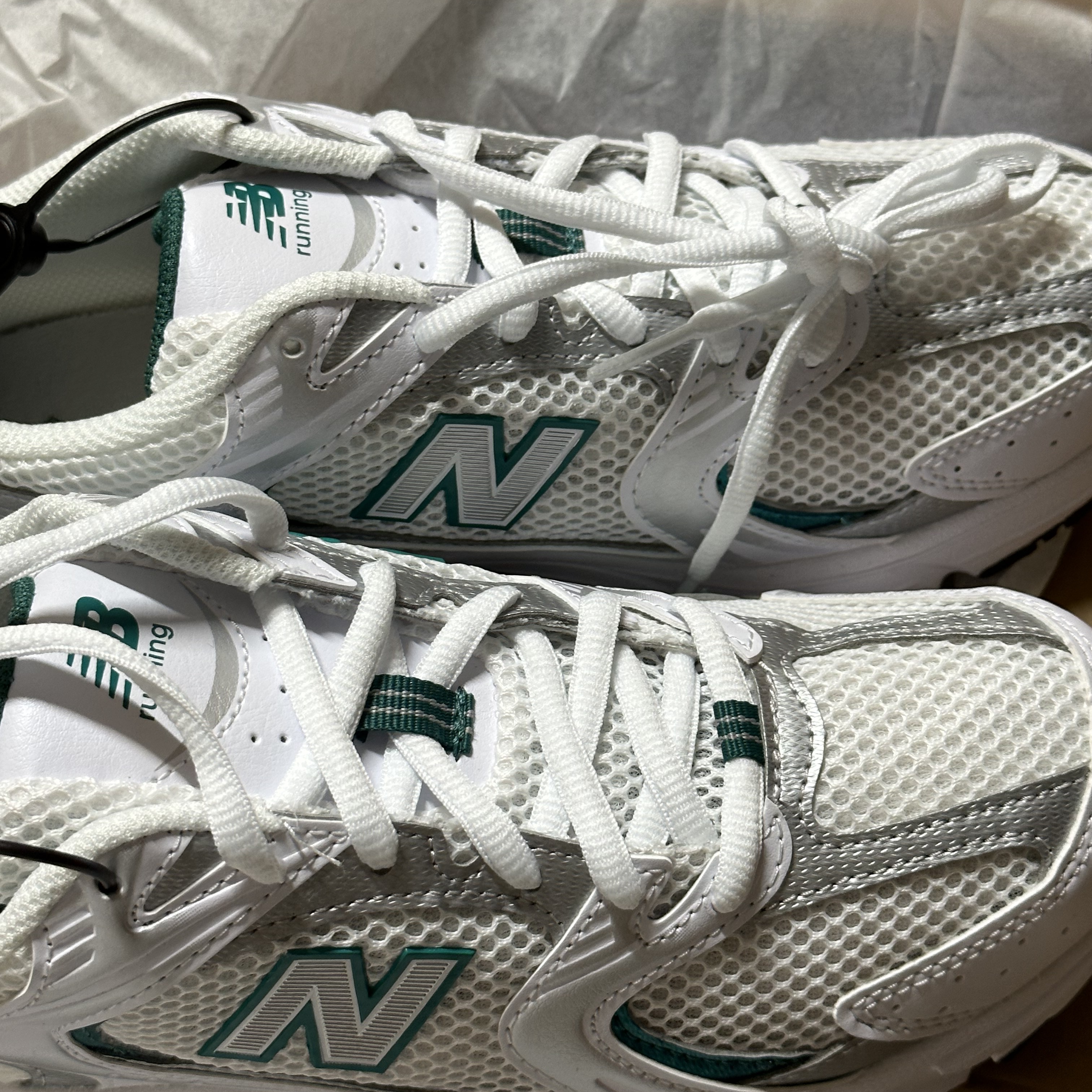 New Balance 530 White Mint 착용 스타일 - 3