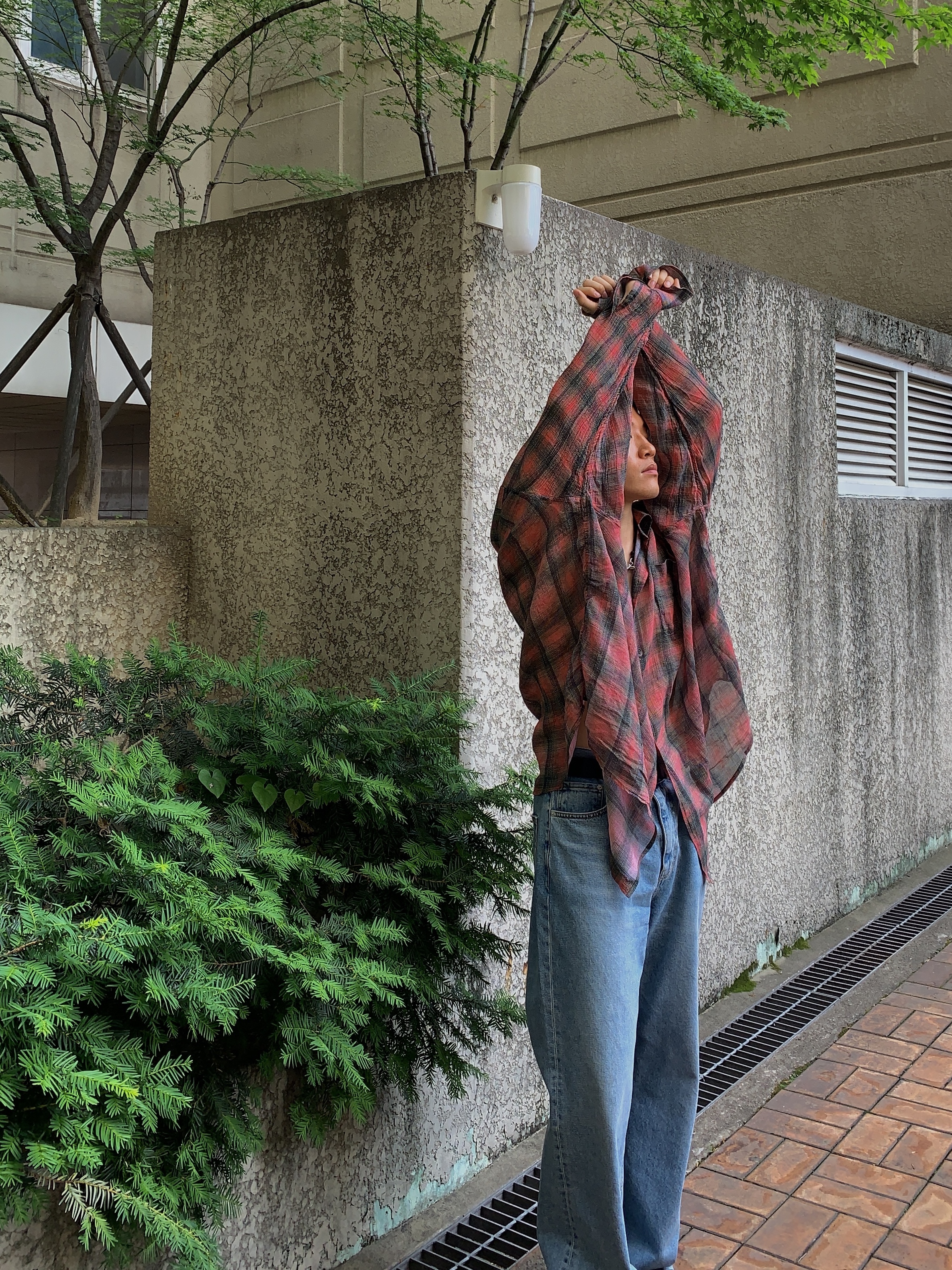 Our Legacy Borrowed Shirt Big Lumbercheck Print 착용 스타일 - 1