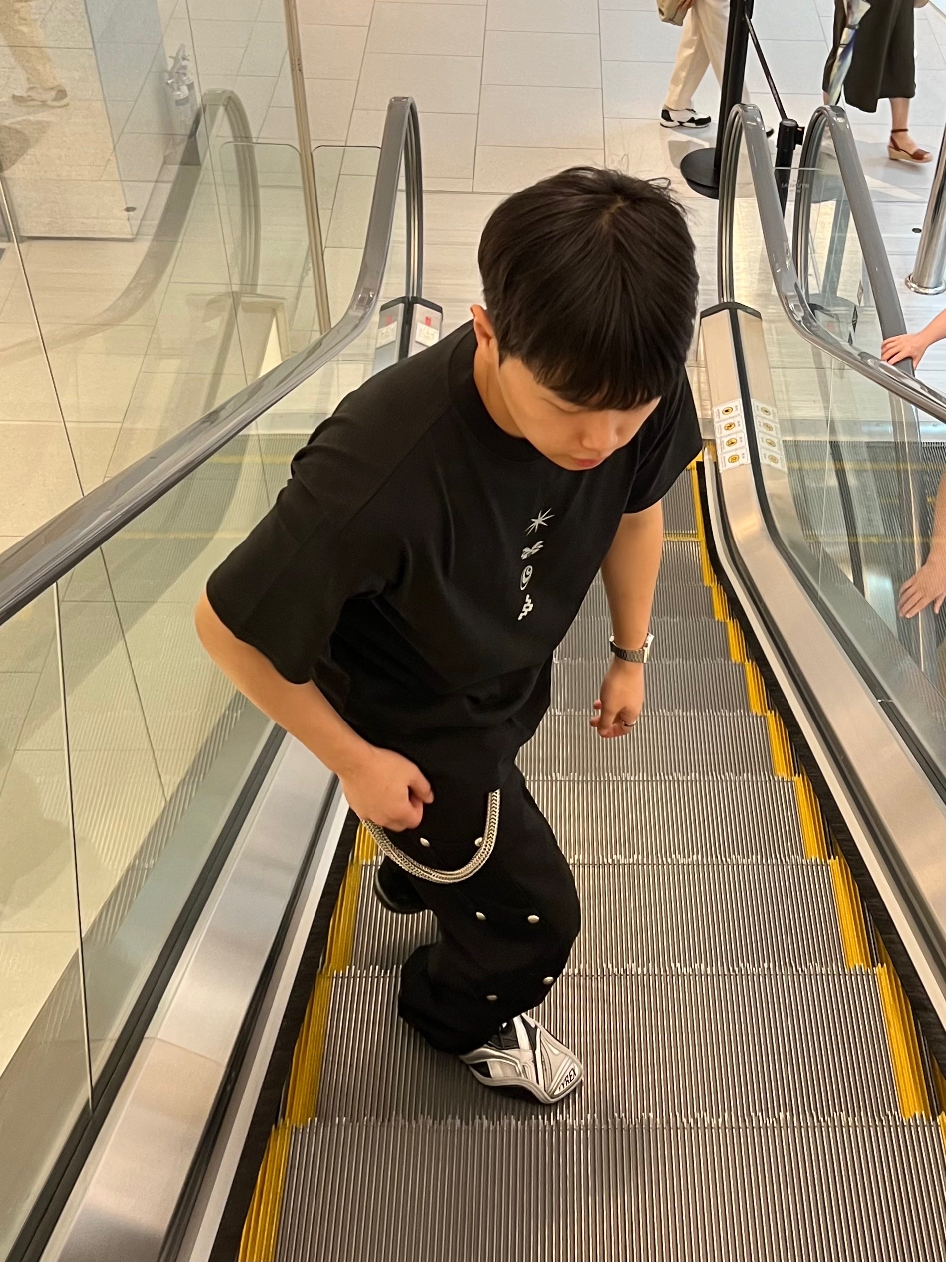 Balenciaga Tyrex Sneakers Black Grey 착용 스타일 - 4