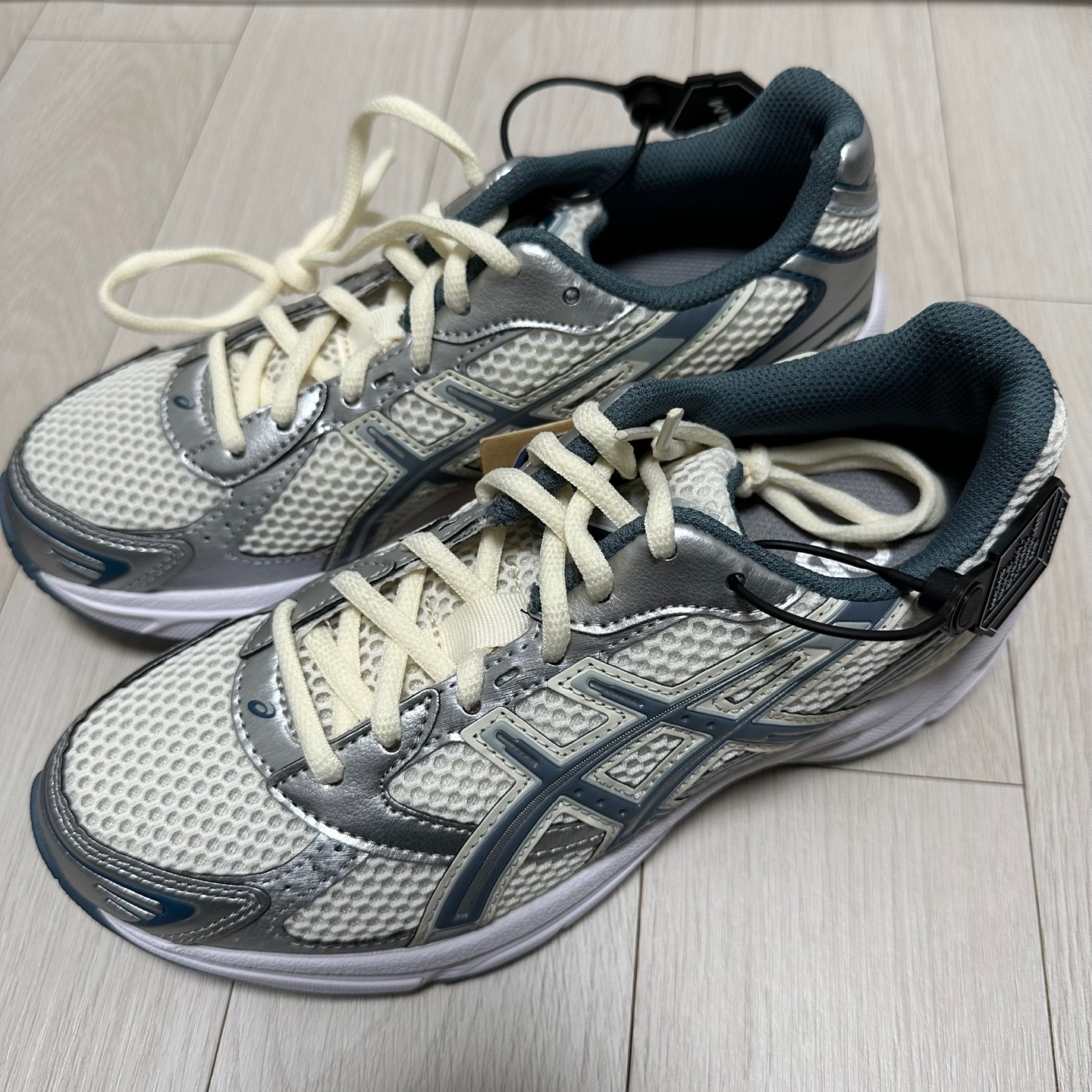 Asics Gel-1130 Cream Ironclad 착용 스타일 - 2