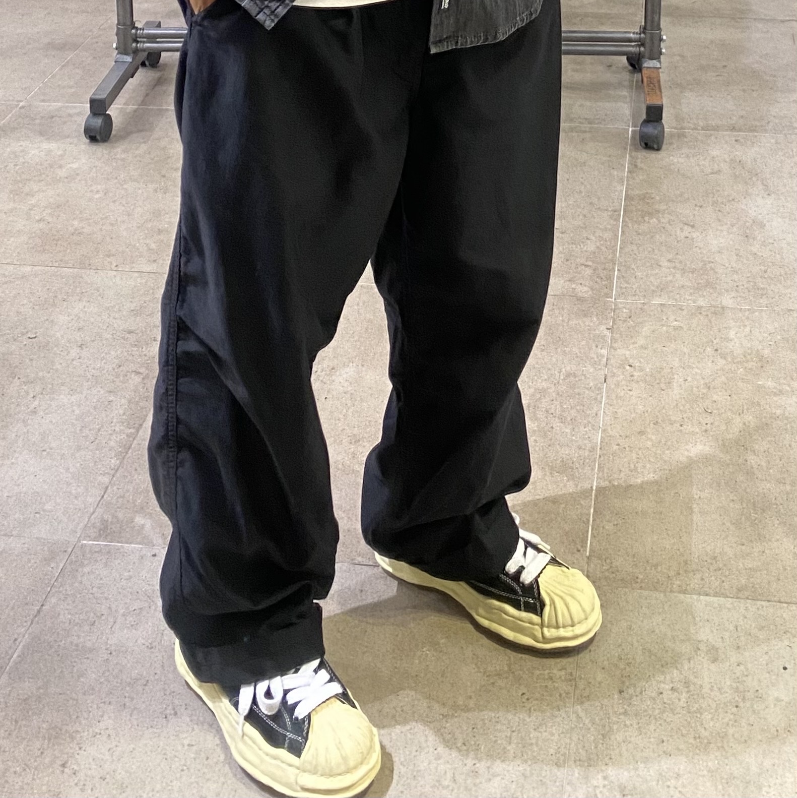 Maison Mihara Yasuhiro Blakey VL OG Sole Canvas Low-top Sneakers Black 착용 스타일 - 2
