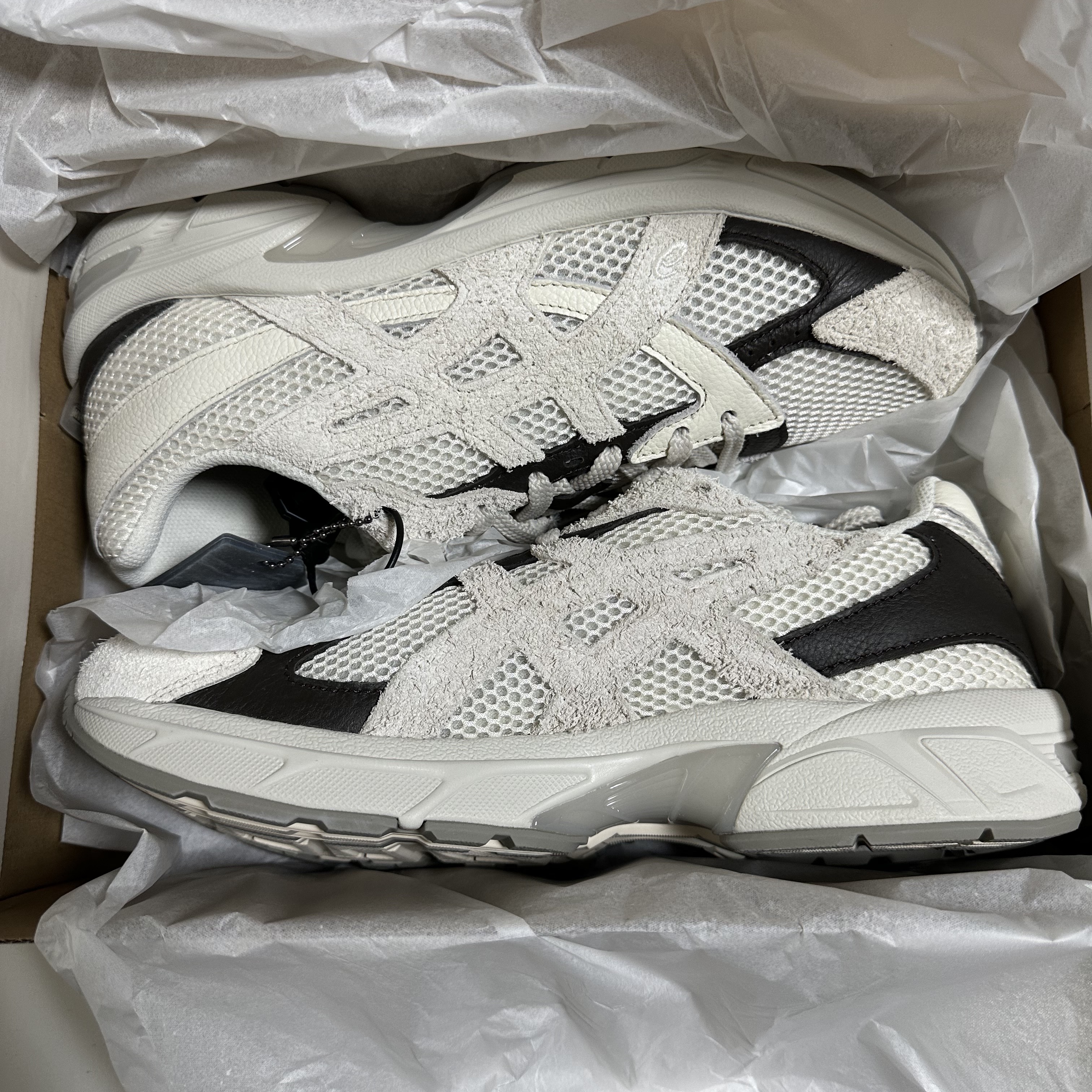 Asics x Hal Studios Gel-1130 MK-III Glacier 착용 스타일