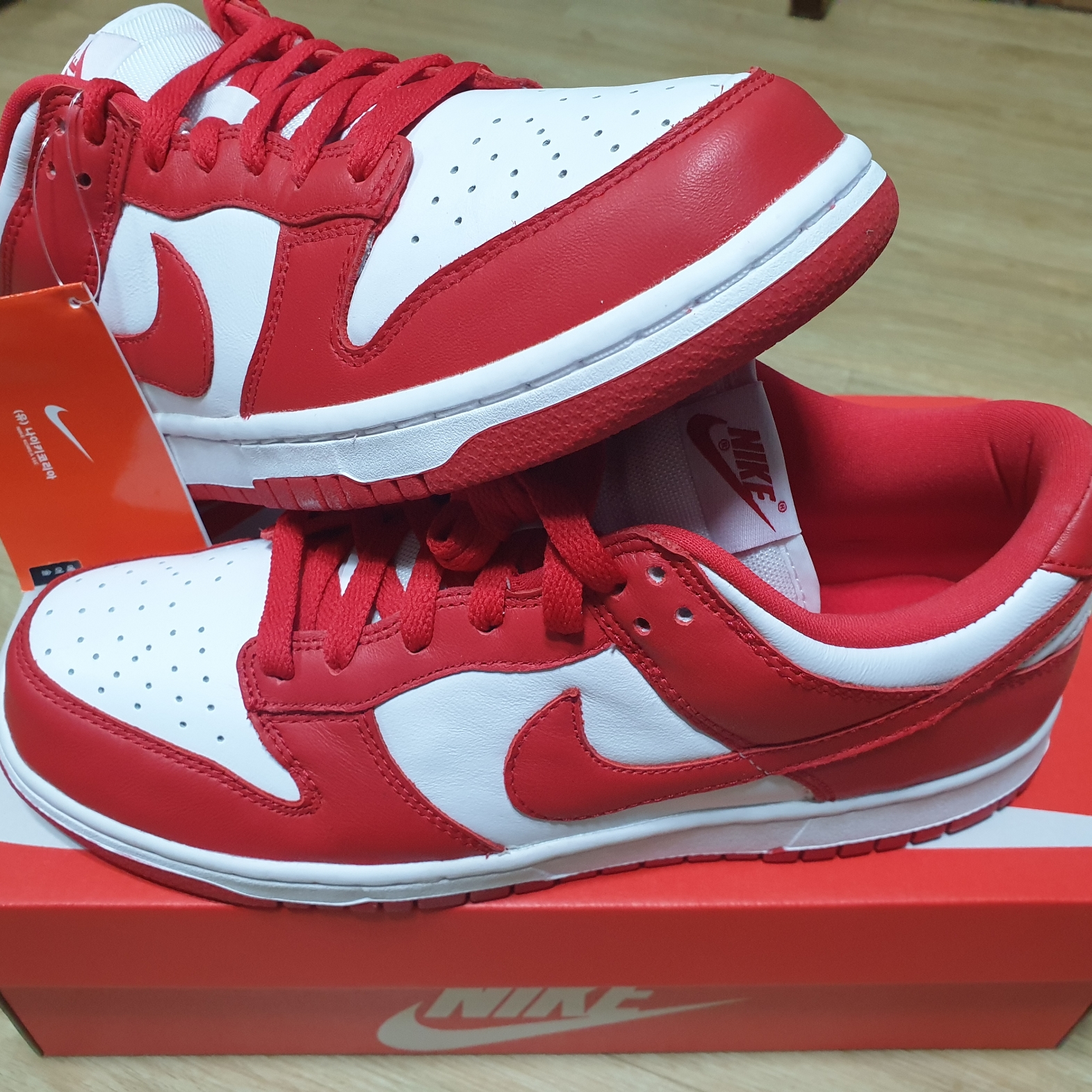 Nike Dunk Low SP White and University Red 2023 착용 스타일 - 1