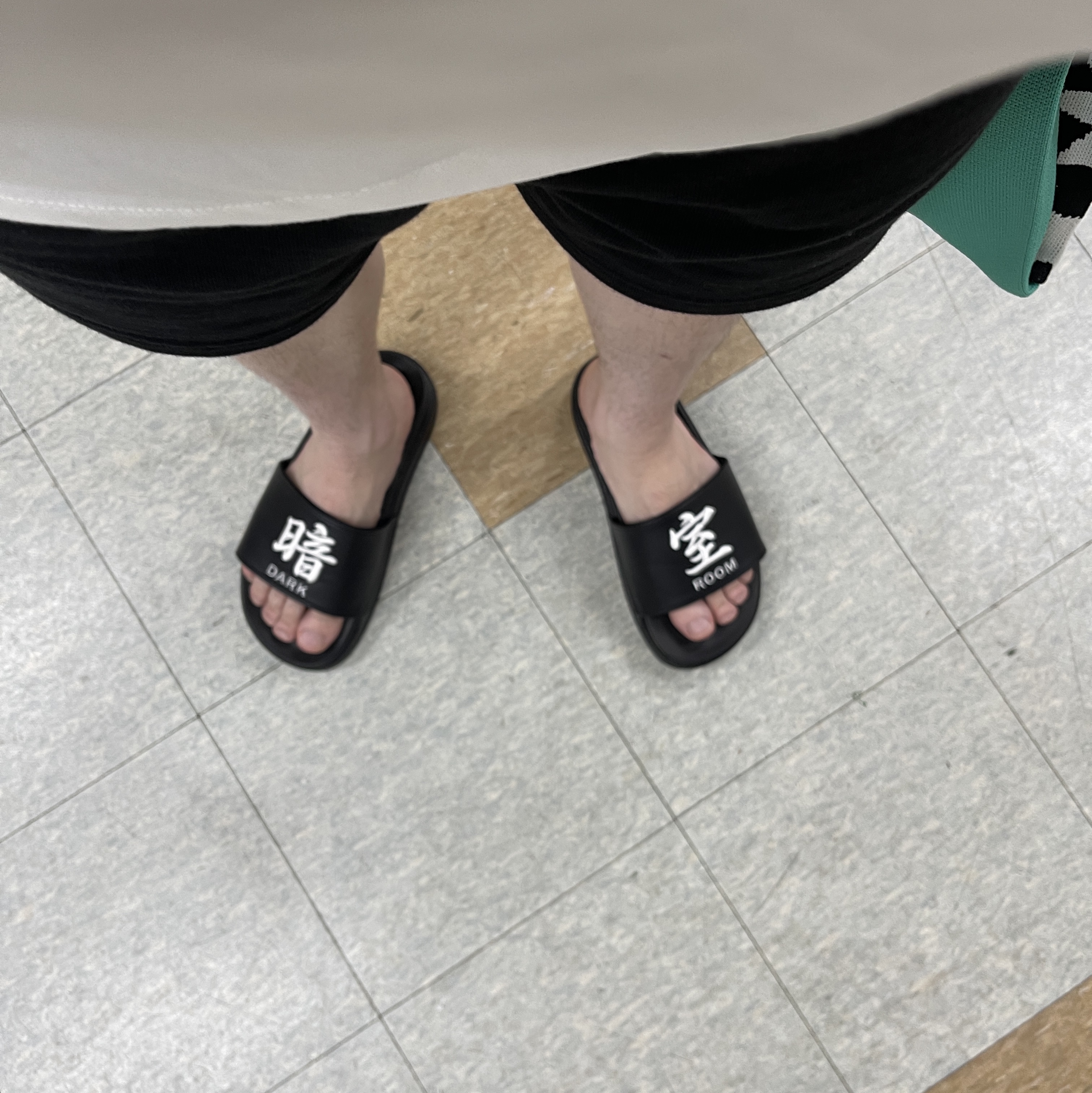 Darkr8m Studio Slides Black 착용 스타일