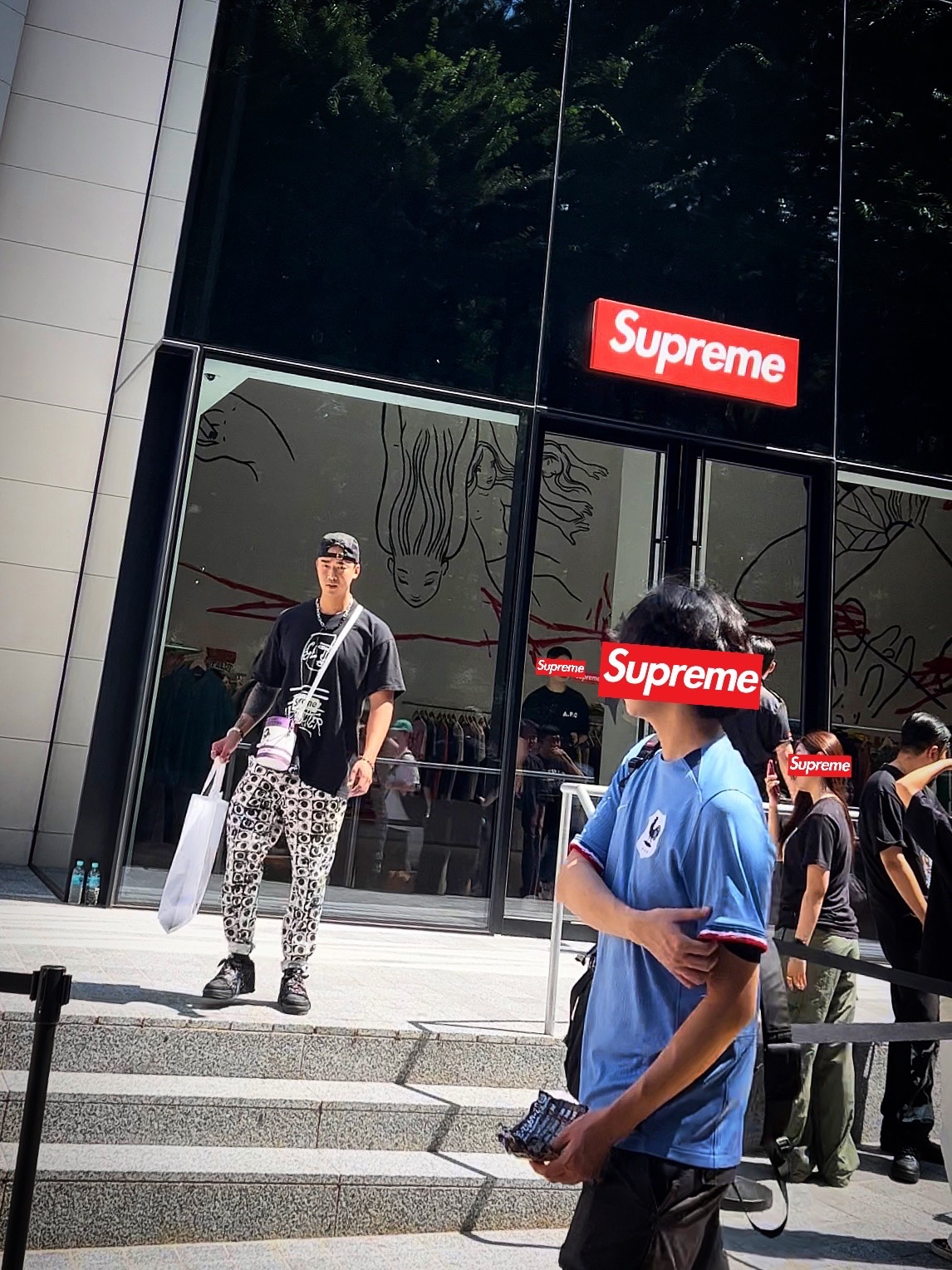 Supreme x Jean Paul Gaultier T-Shirt Black - 19SS, Supreme x Nike Lightweight Crew Socks Black (1 Pack) 착용 스타일 - 3