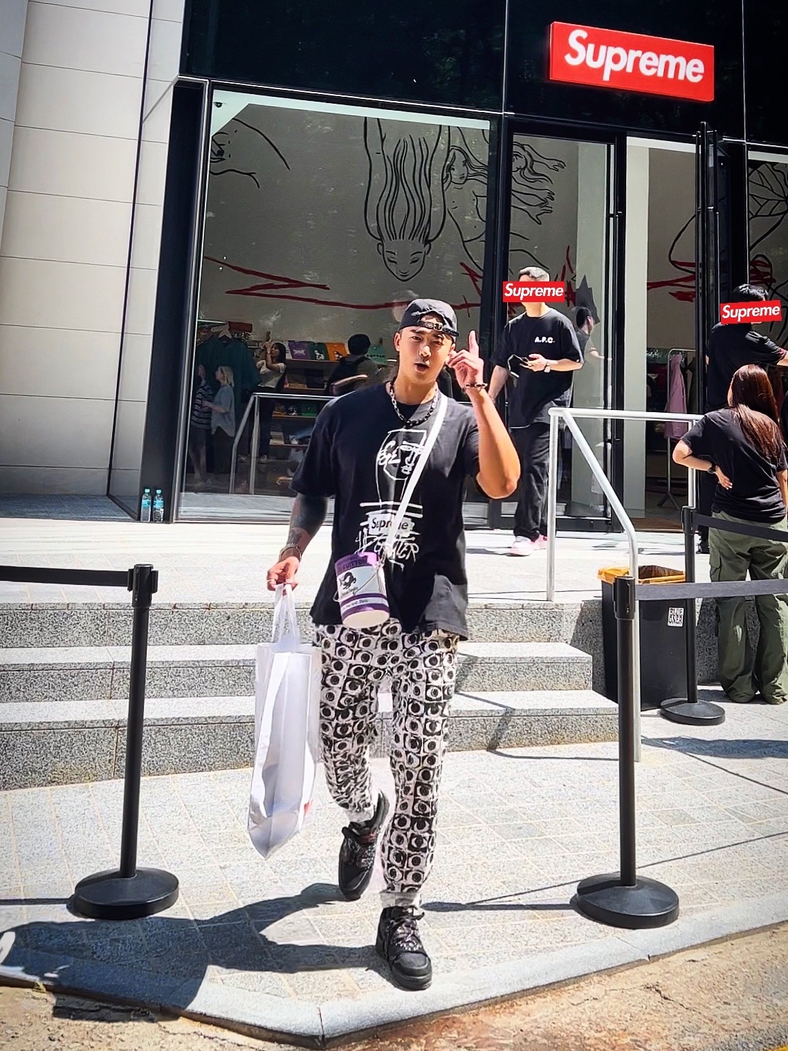 Supreme x Jean Paul Gaultier T-Shirt Black - 19SS, Nike x Comme des Garcons Shirt x Supreme Air Force 1 Low Eyes 착용 스타일 - 2