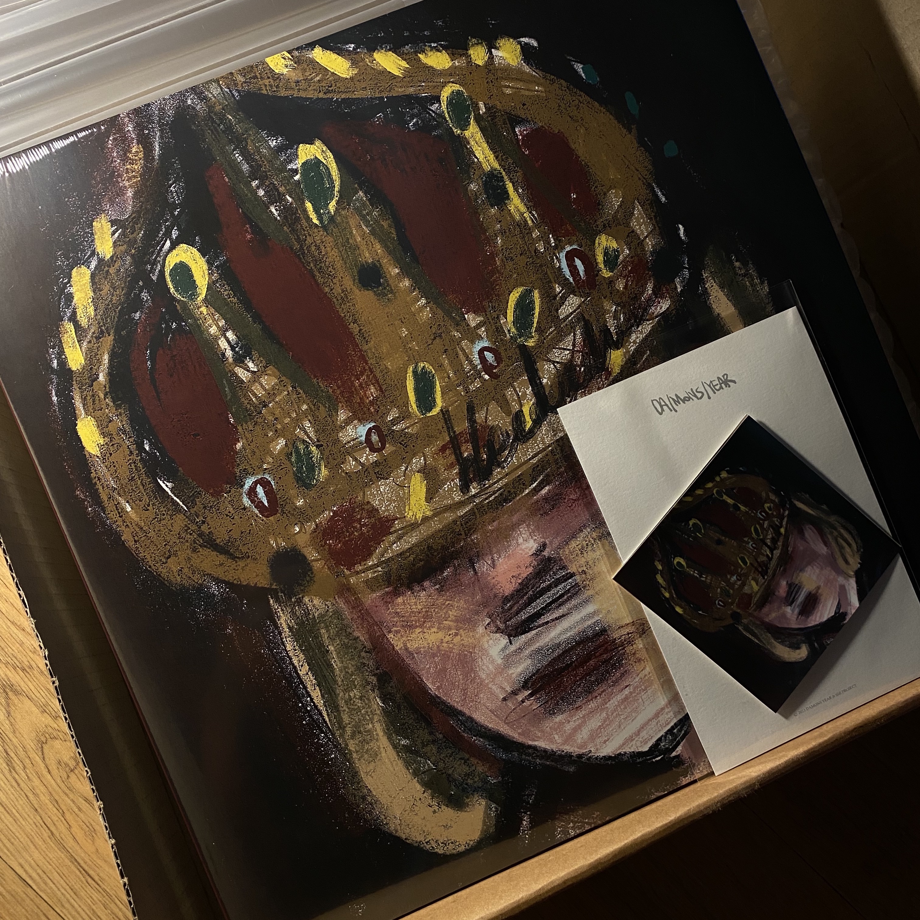 Damons Year Headache. LP 착용 스타일