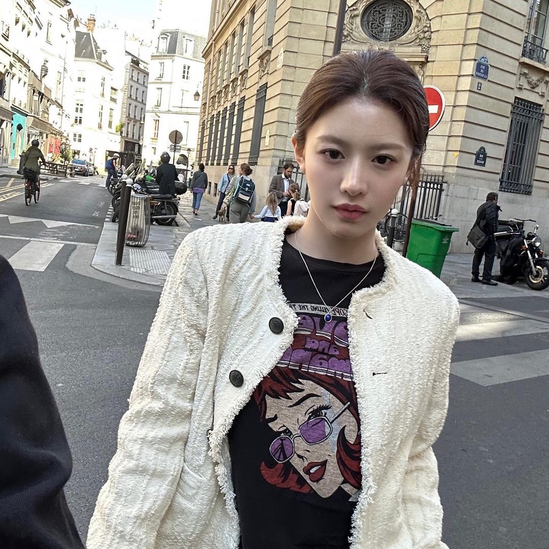 Lemaire Boxy Jacket Denim Snow Grey, Green Butter Women Silver Multi Button Tweed Crop Jacket Ivory 착용 스타일 - 3